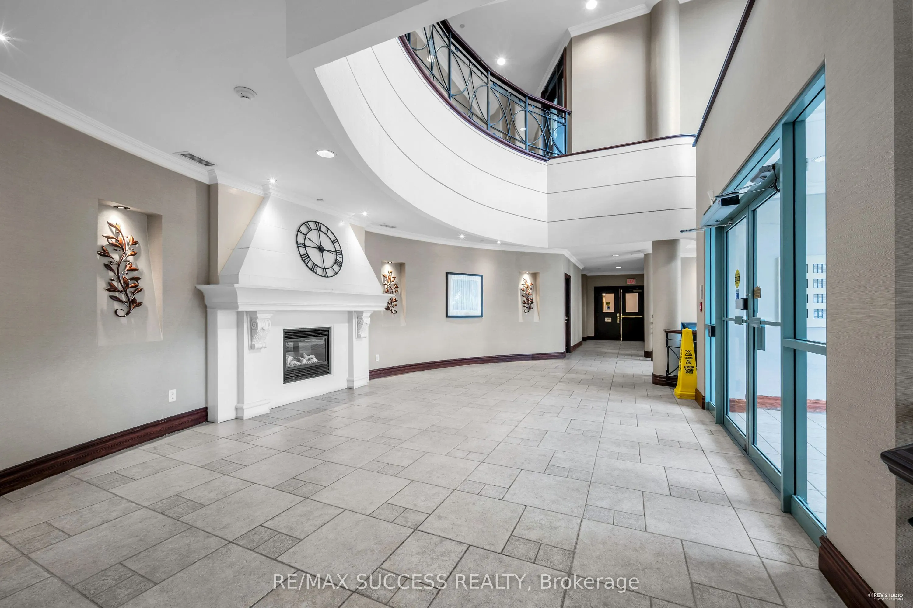 2565 Erin Centre Boulevard, #806