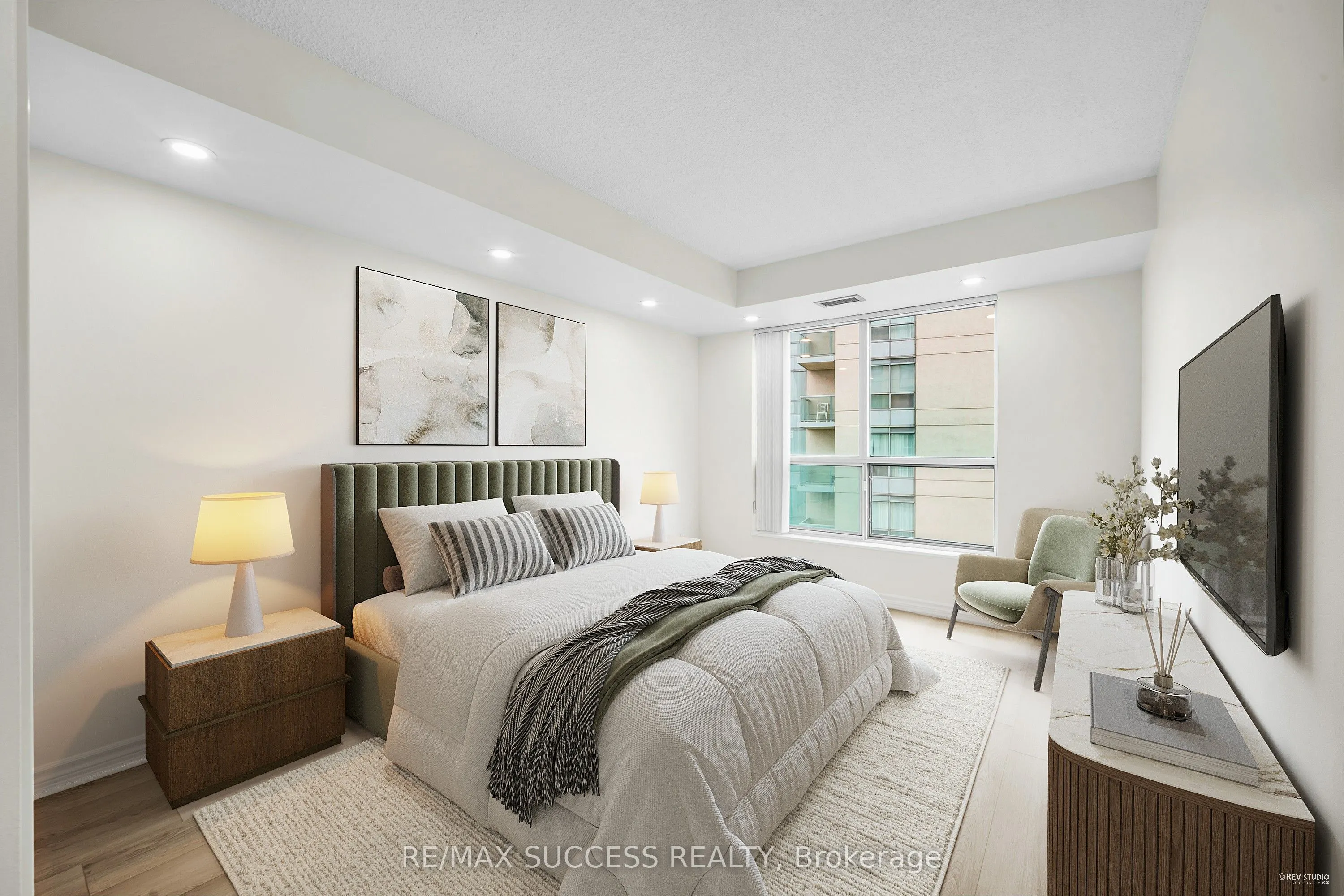 2565 Erin Centre Boulevard, #806