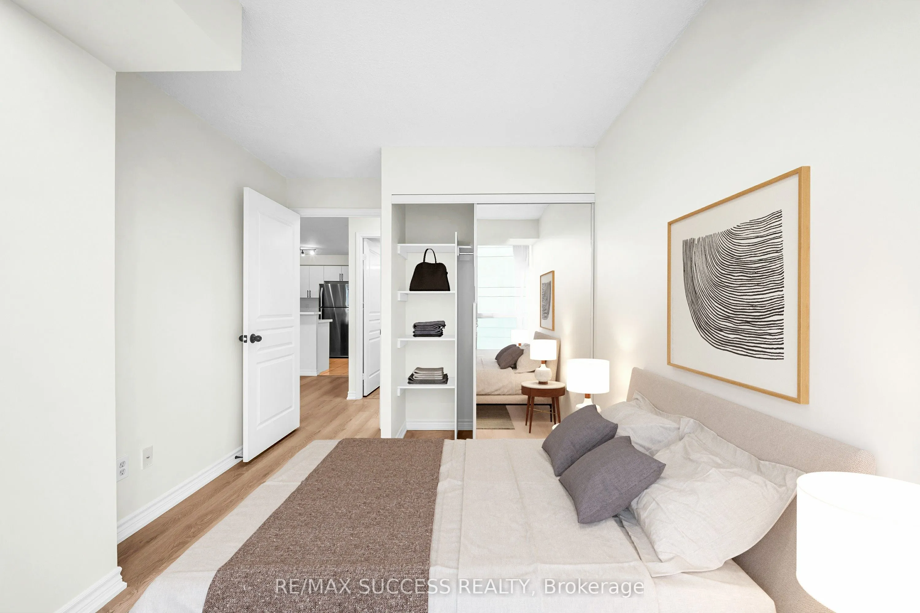 2565 Erin Centre Boulevard, #806