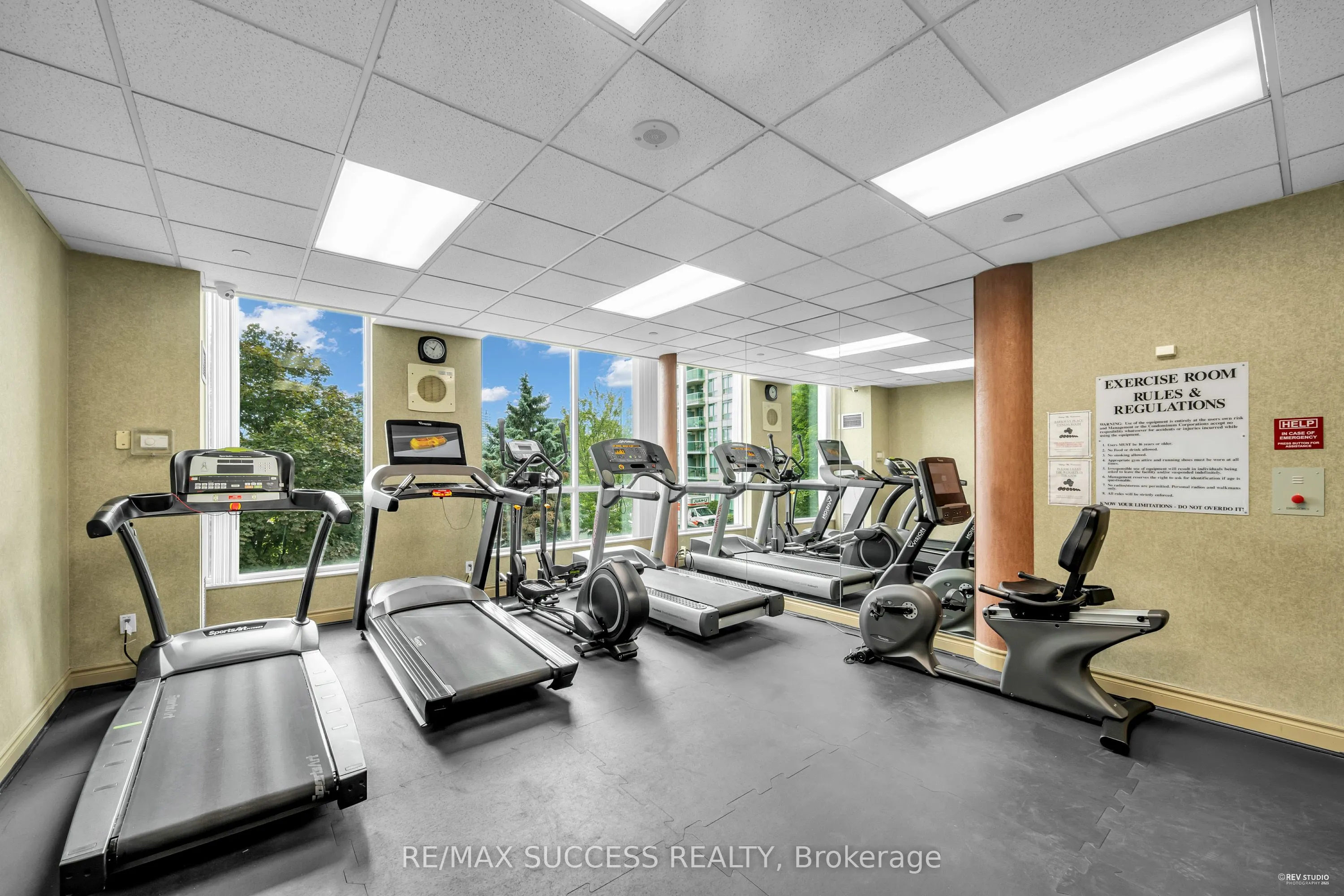 2565 Erin Centre Boulevard, #806