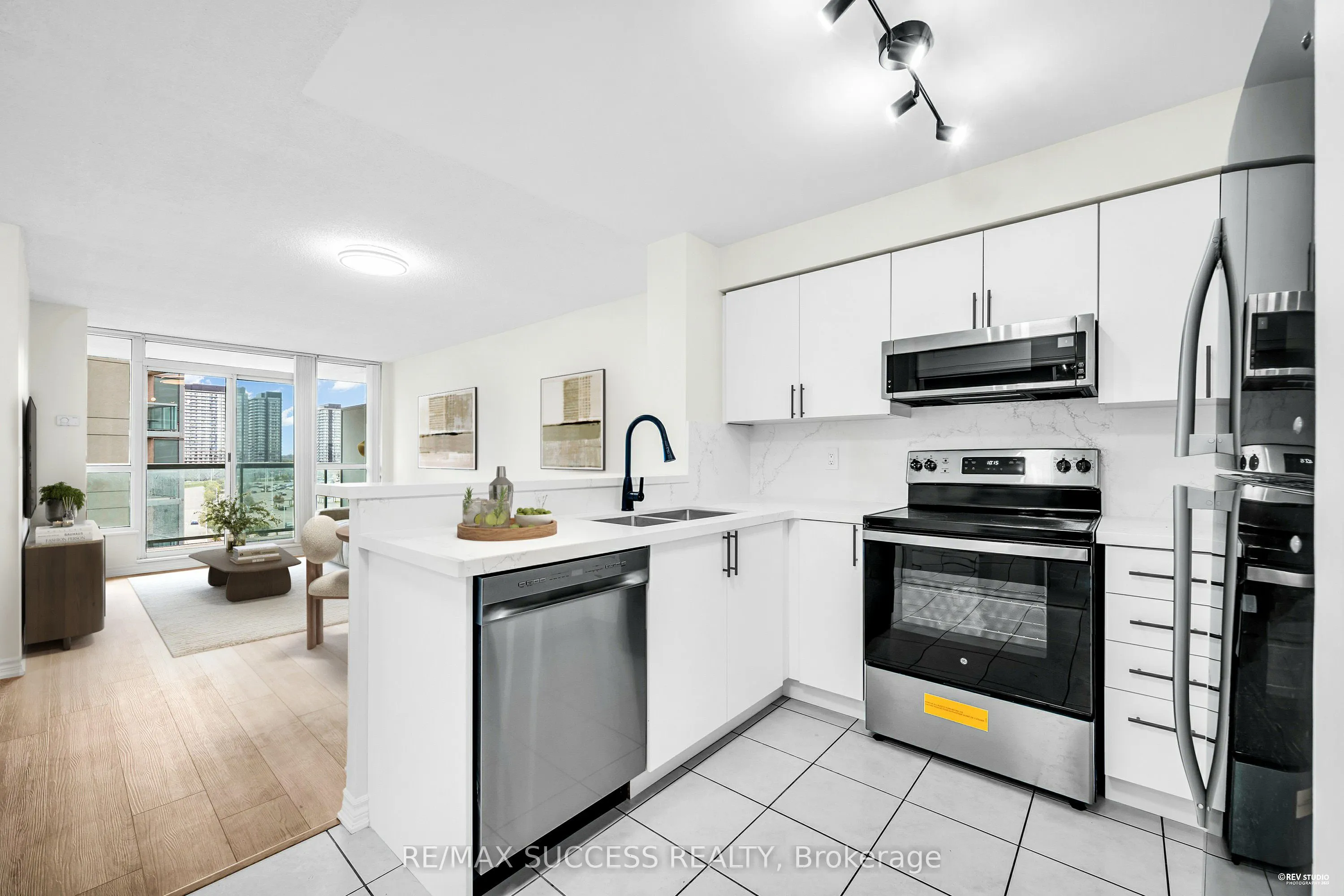 2565 Erin Centre Boulevard, #806