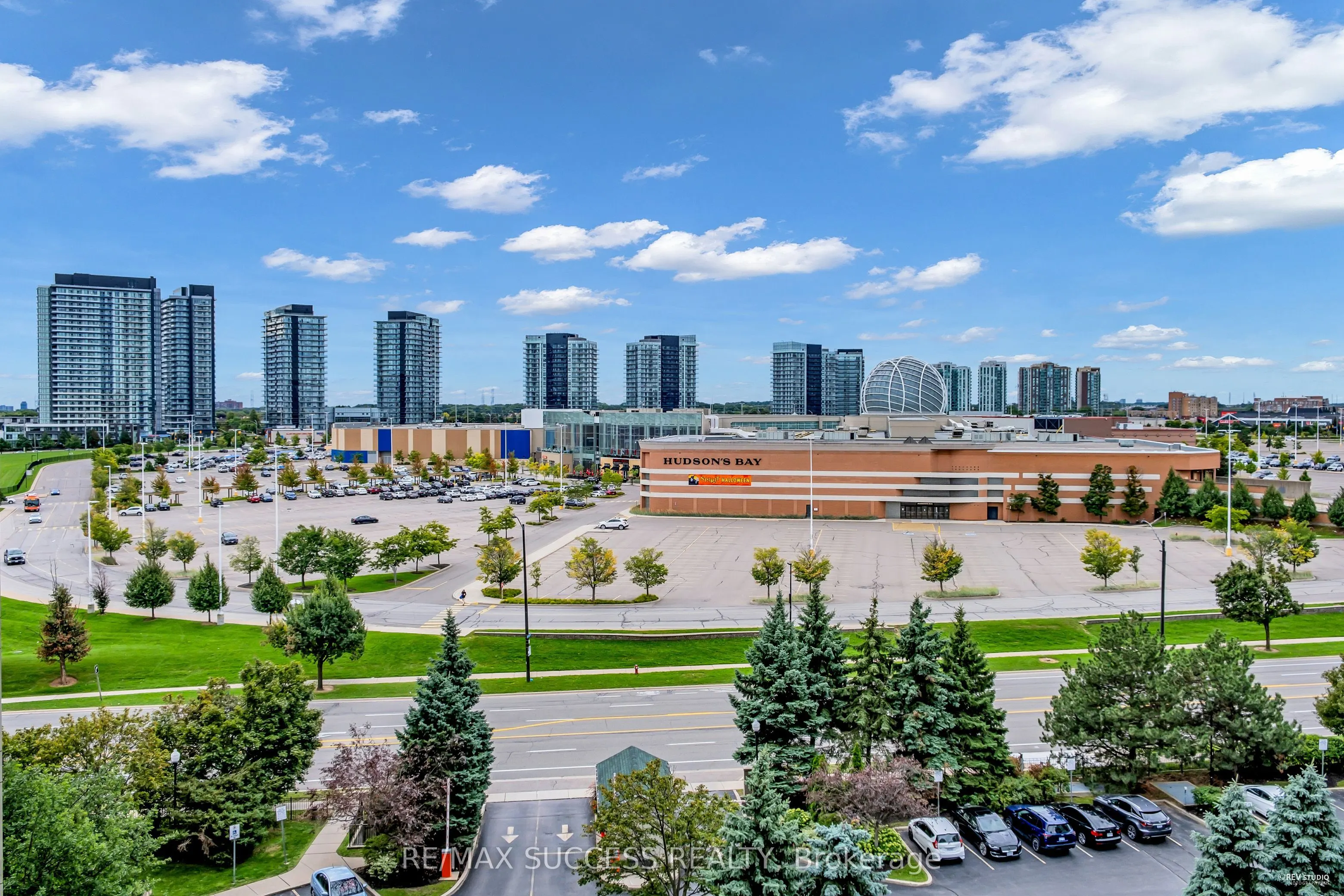 2565 Erin Centre Boulevard, #806