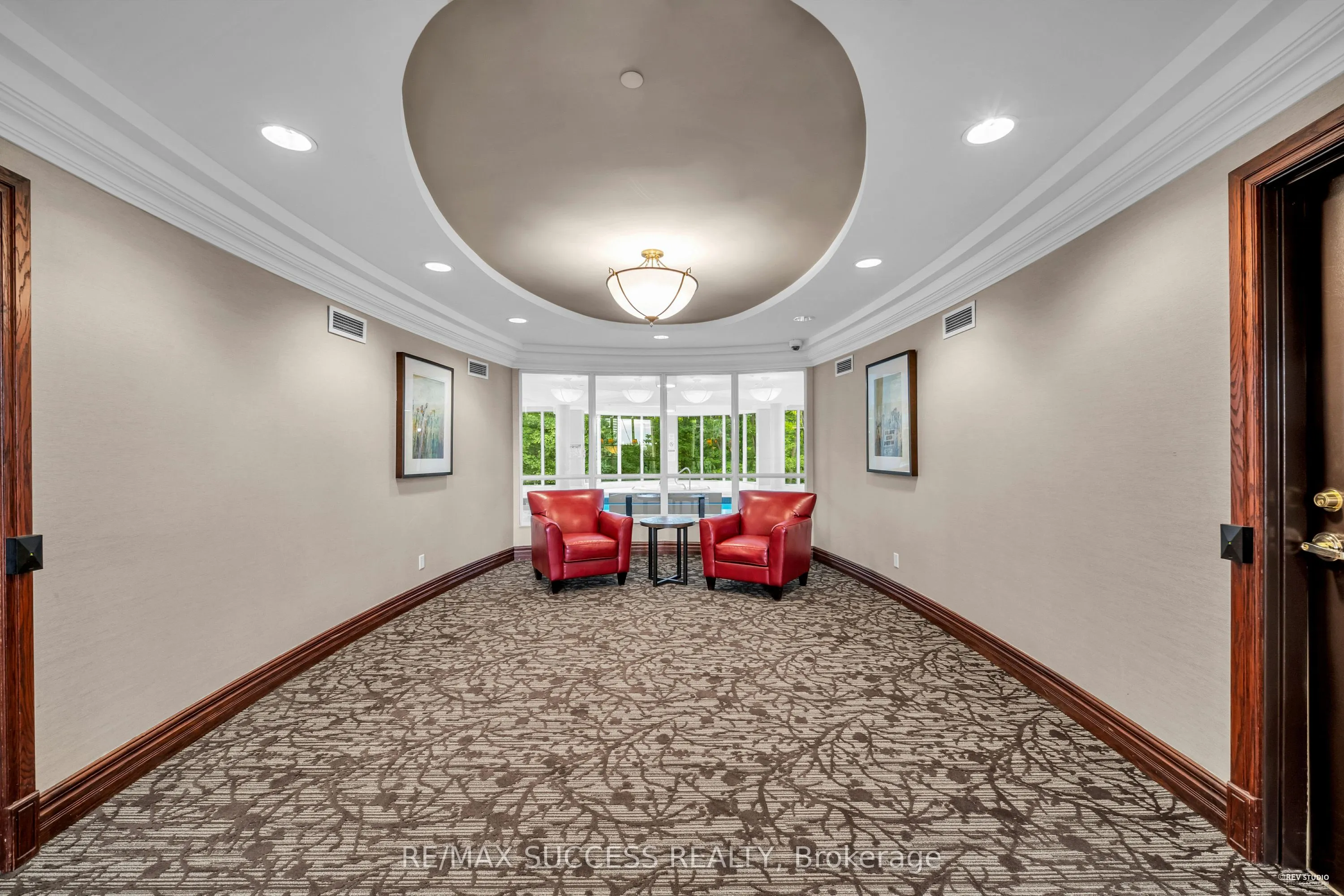 2565 Erin Centre Boulevard, #806