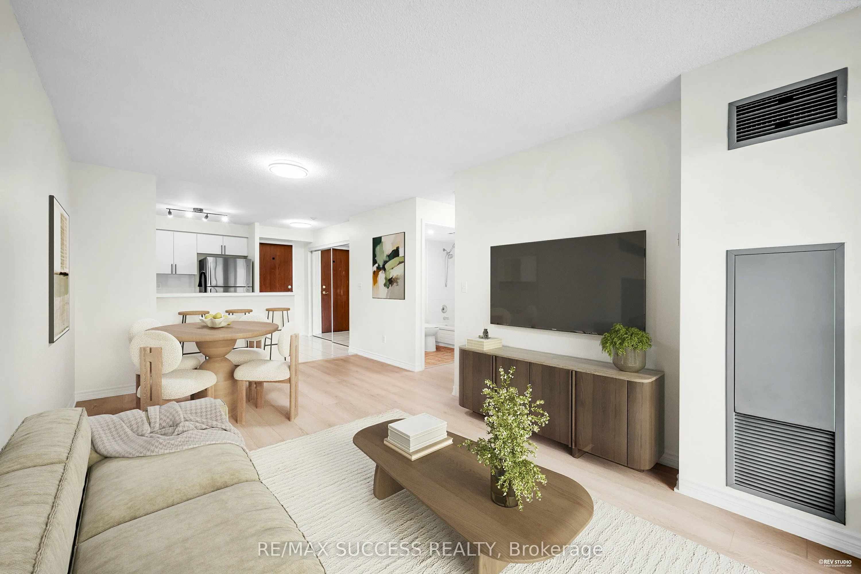 2565 Erin Centre Boulevard, #806