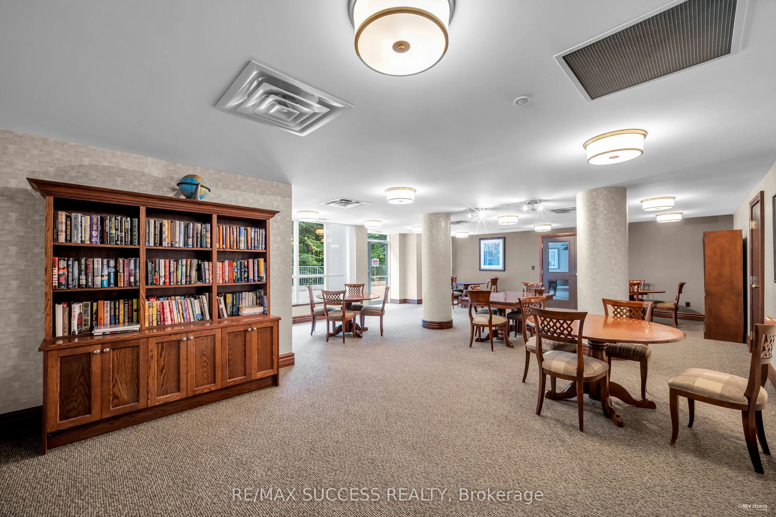 2565 Erin Centre Boulevard, #806