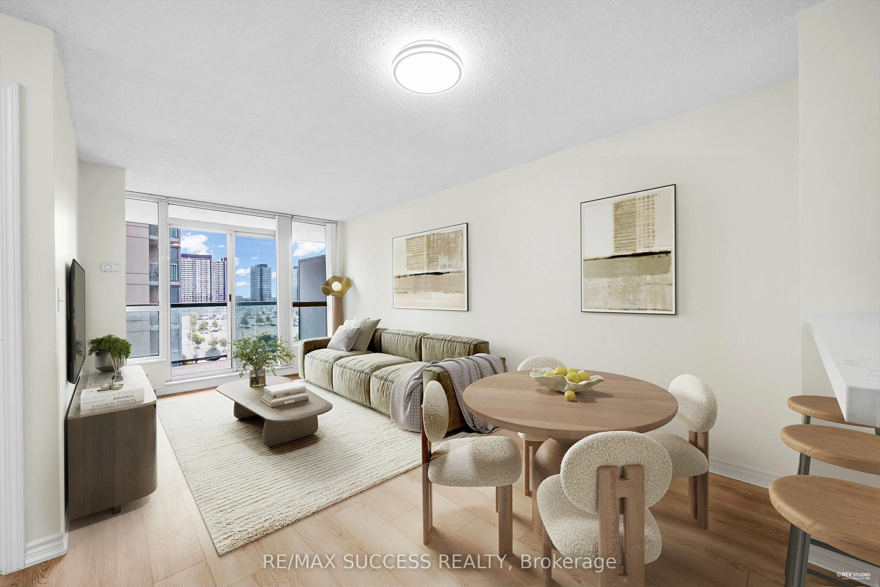 2565 Erin Centre Boulevard, #806