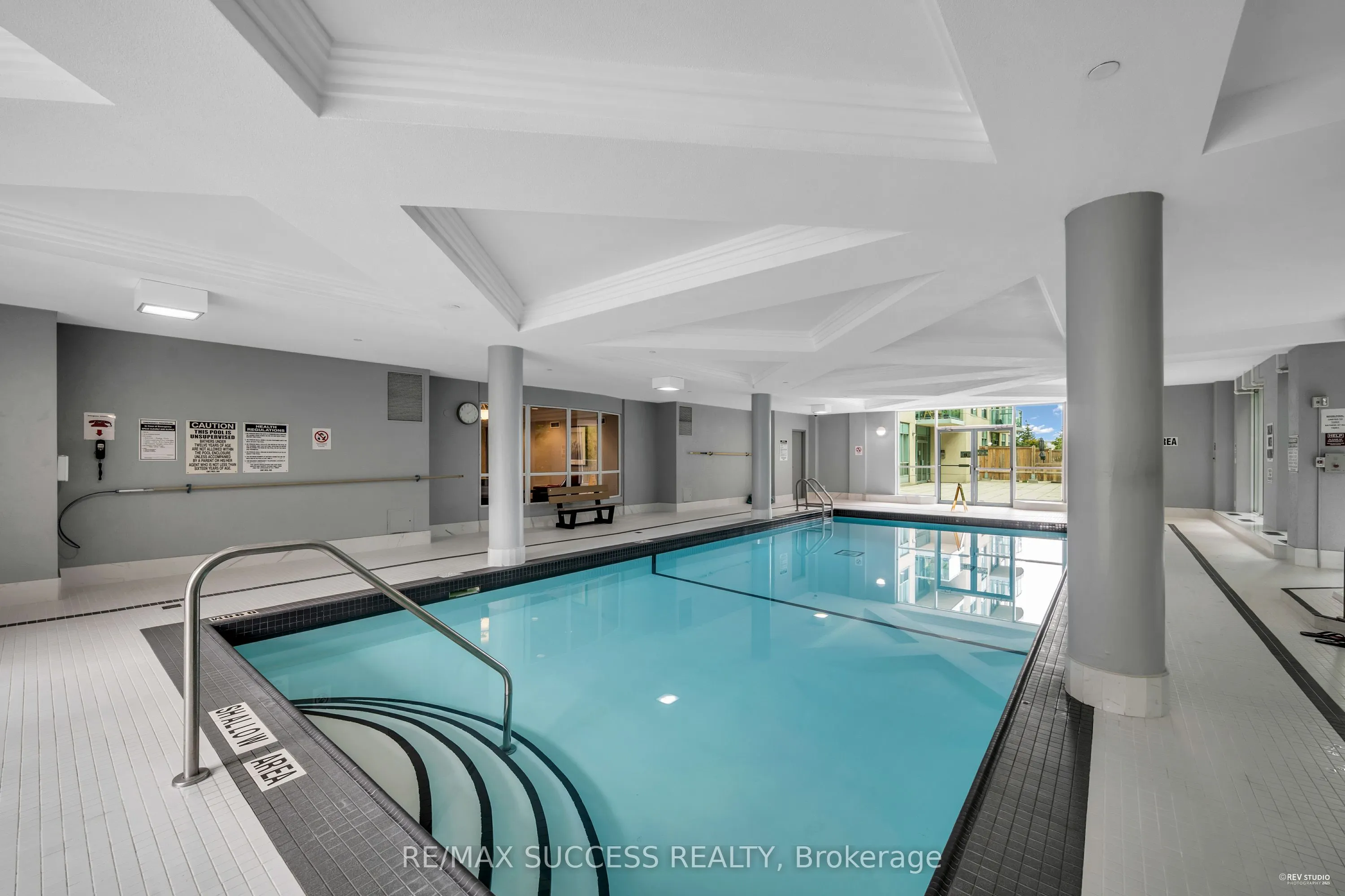 2565 Erin Centre Boulevard, #806