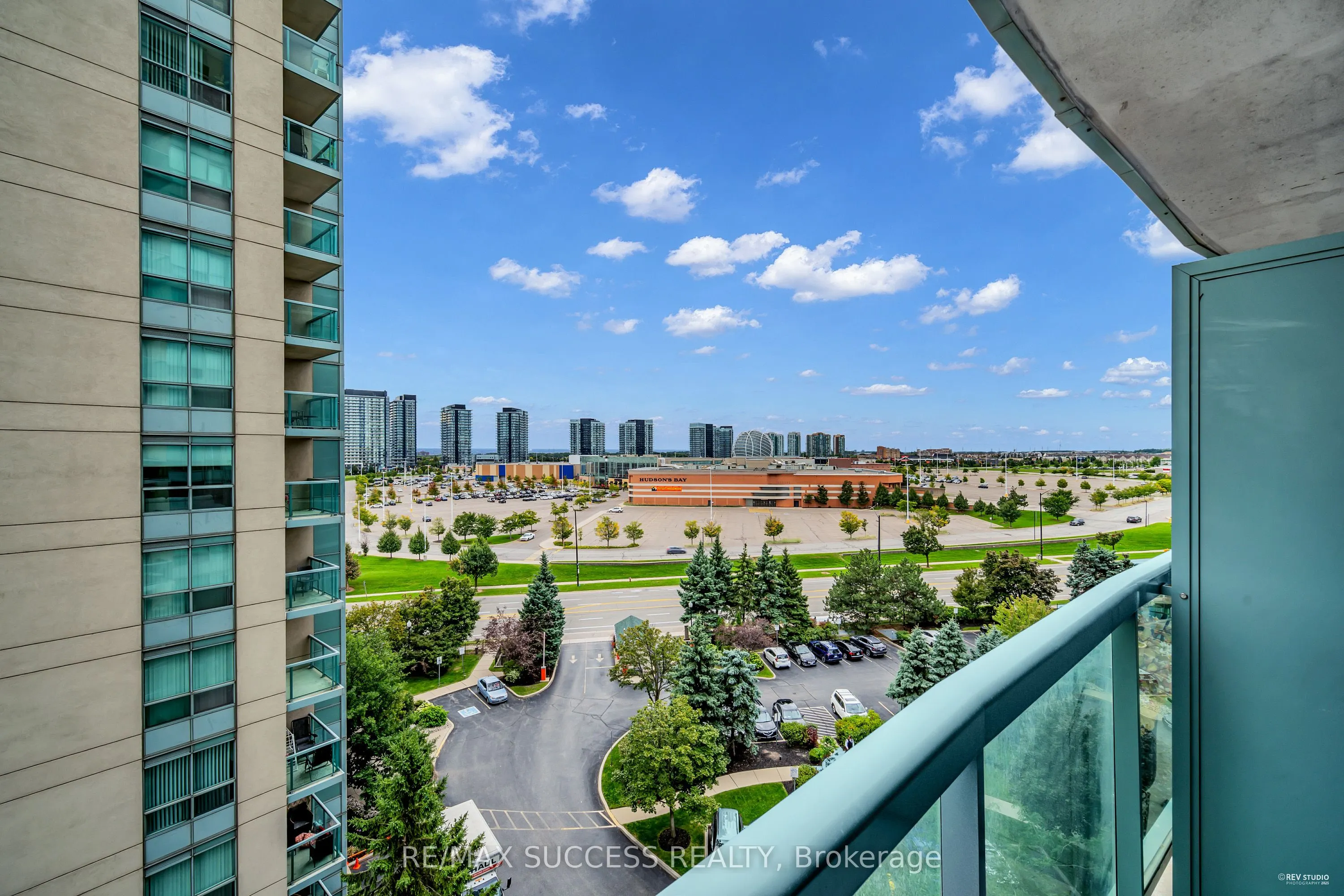 2565 Erin Centre Boulevard, #806