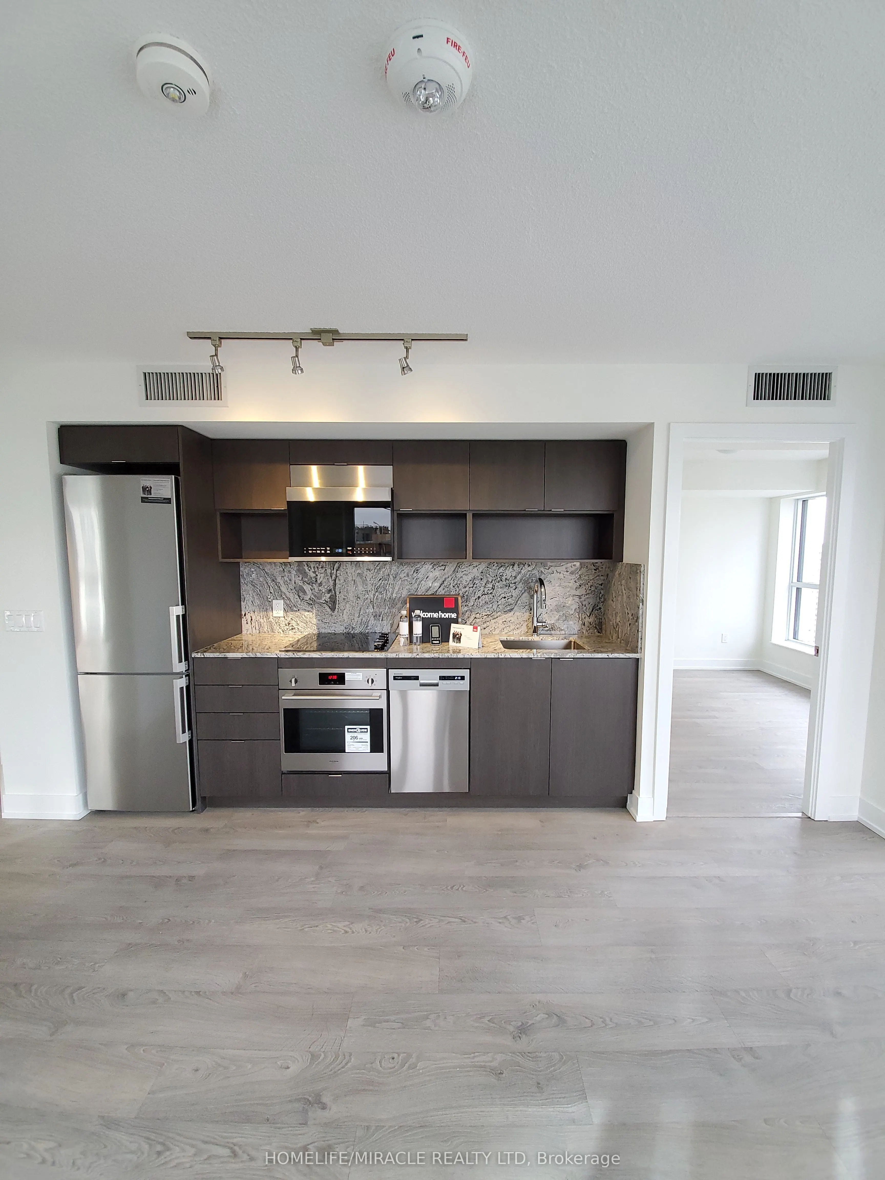 9 Mabelle Avenue, #1818