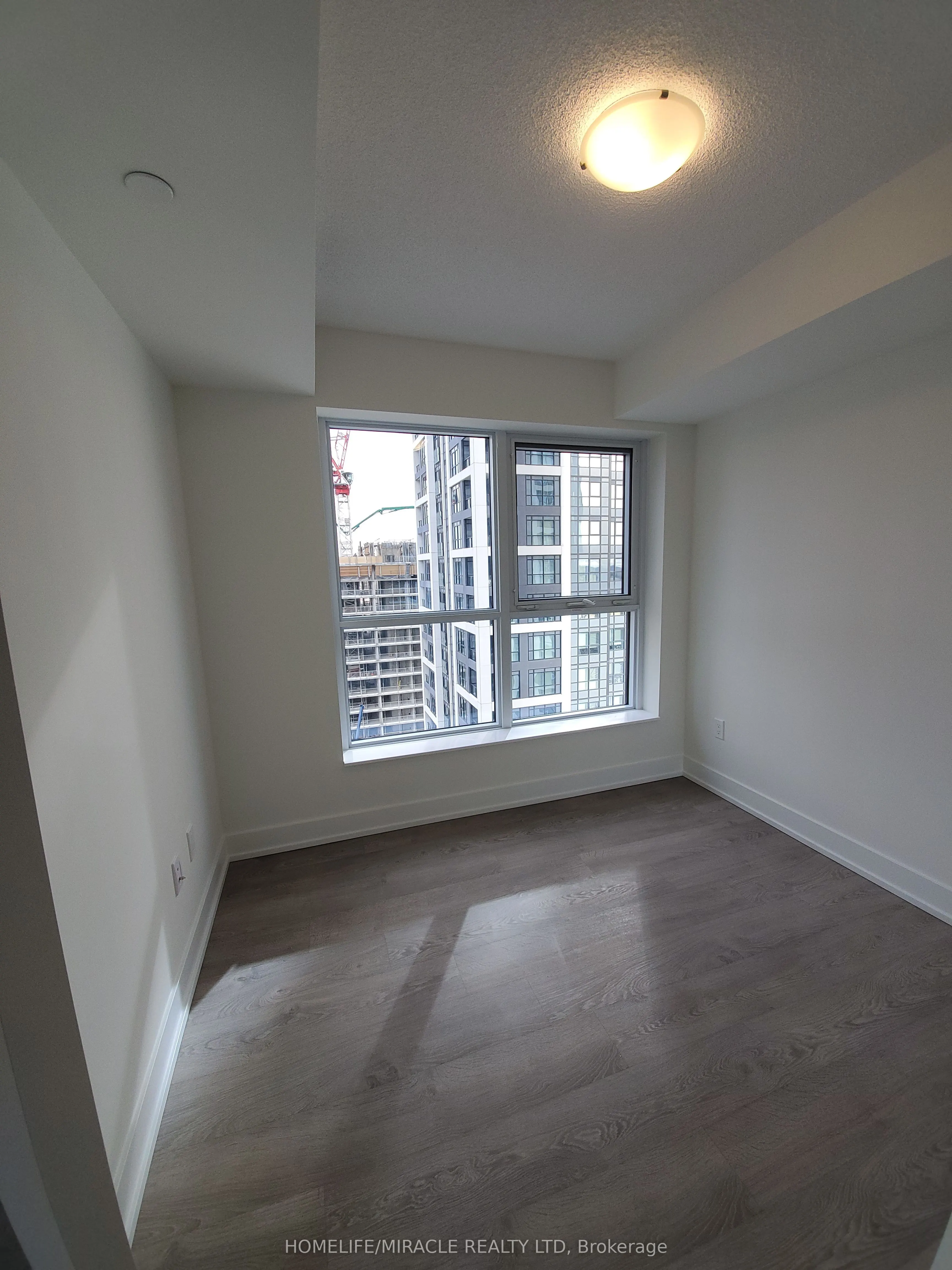 9 Mabelle Avenue, #1818