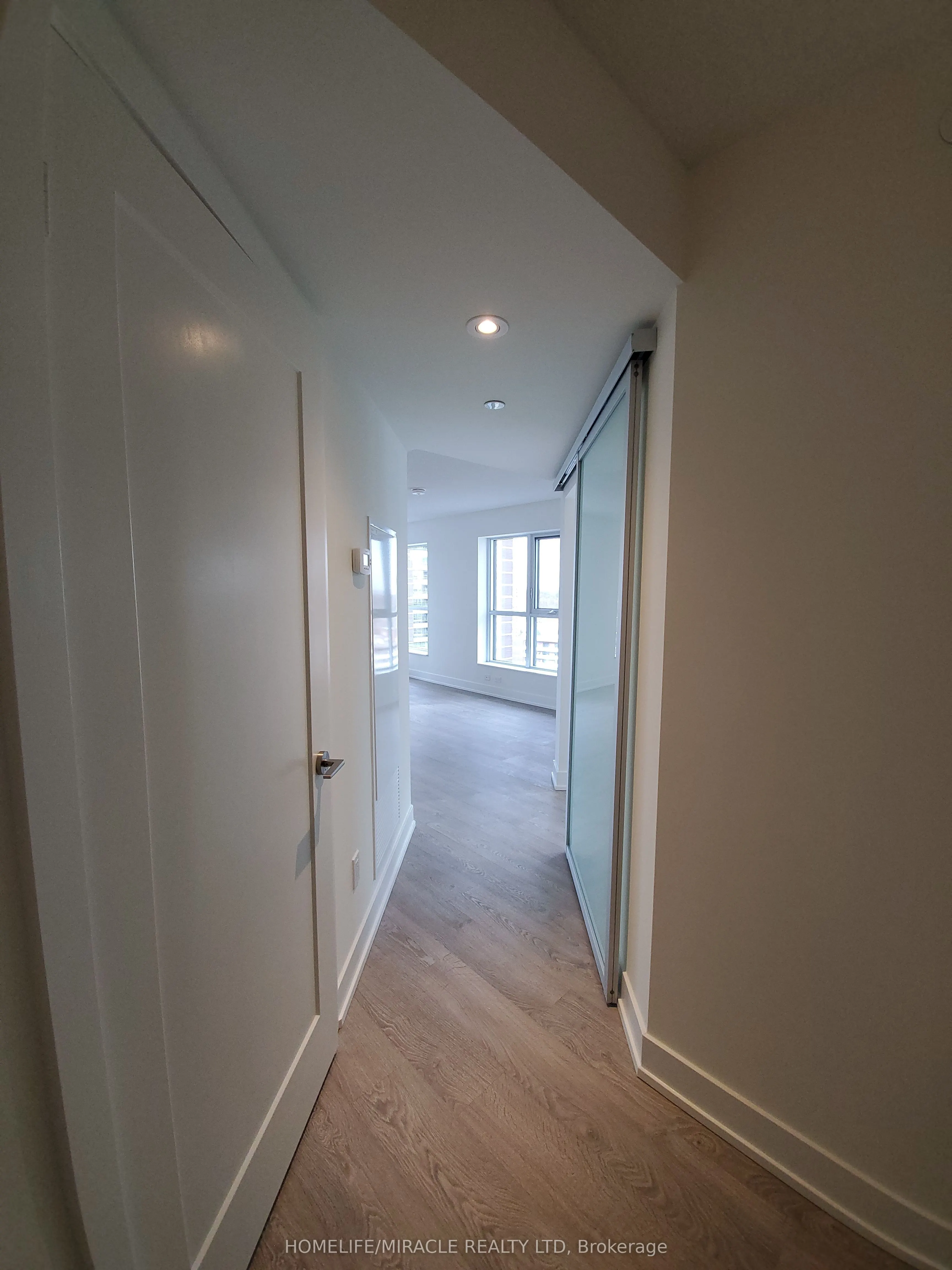 9 Mabelle Avenue, #1818