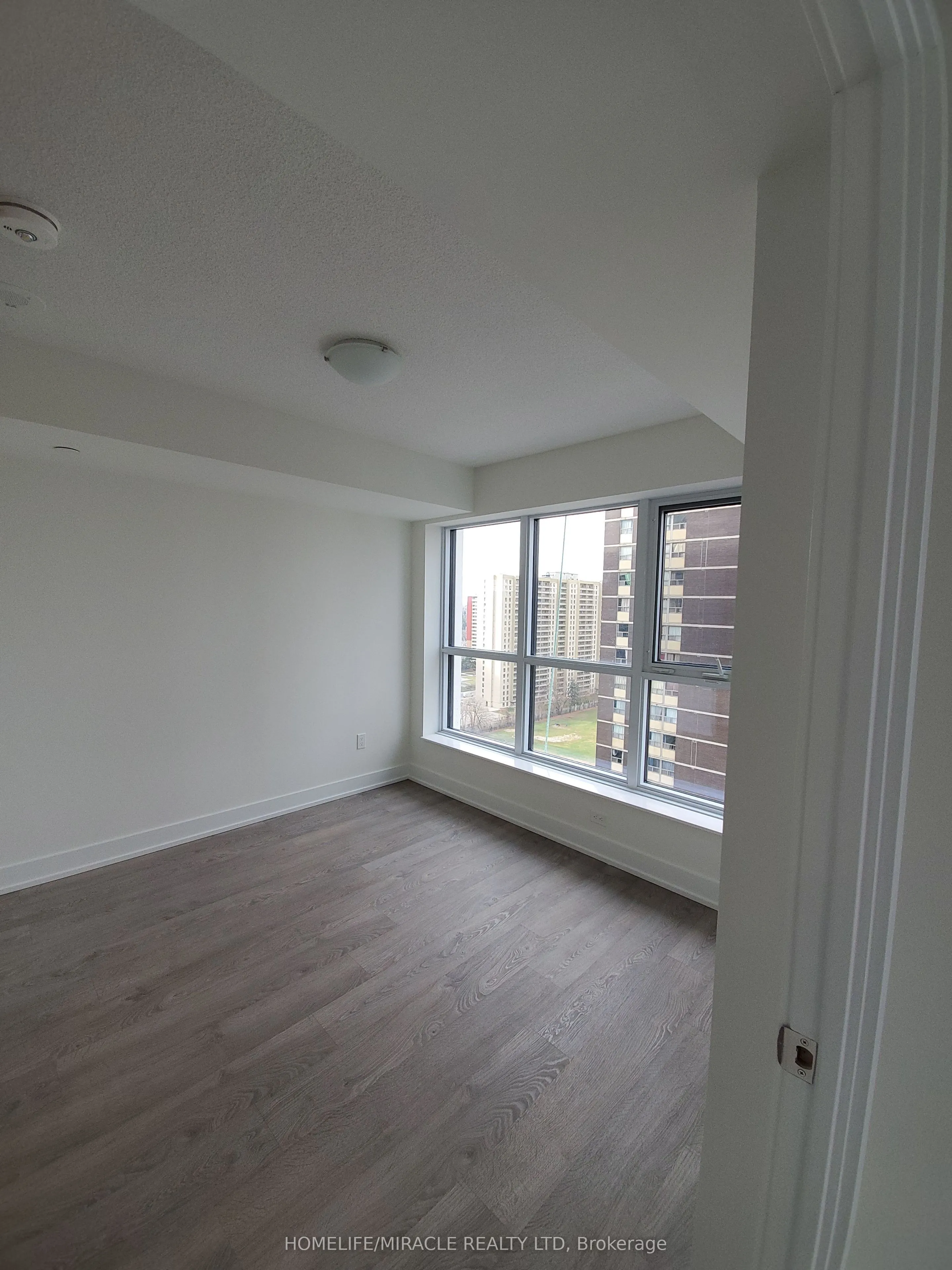 9 Mabelle Avenue, #1818