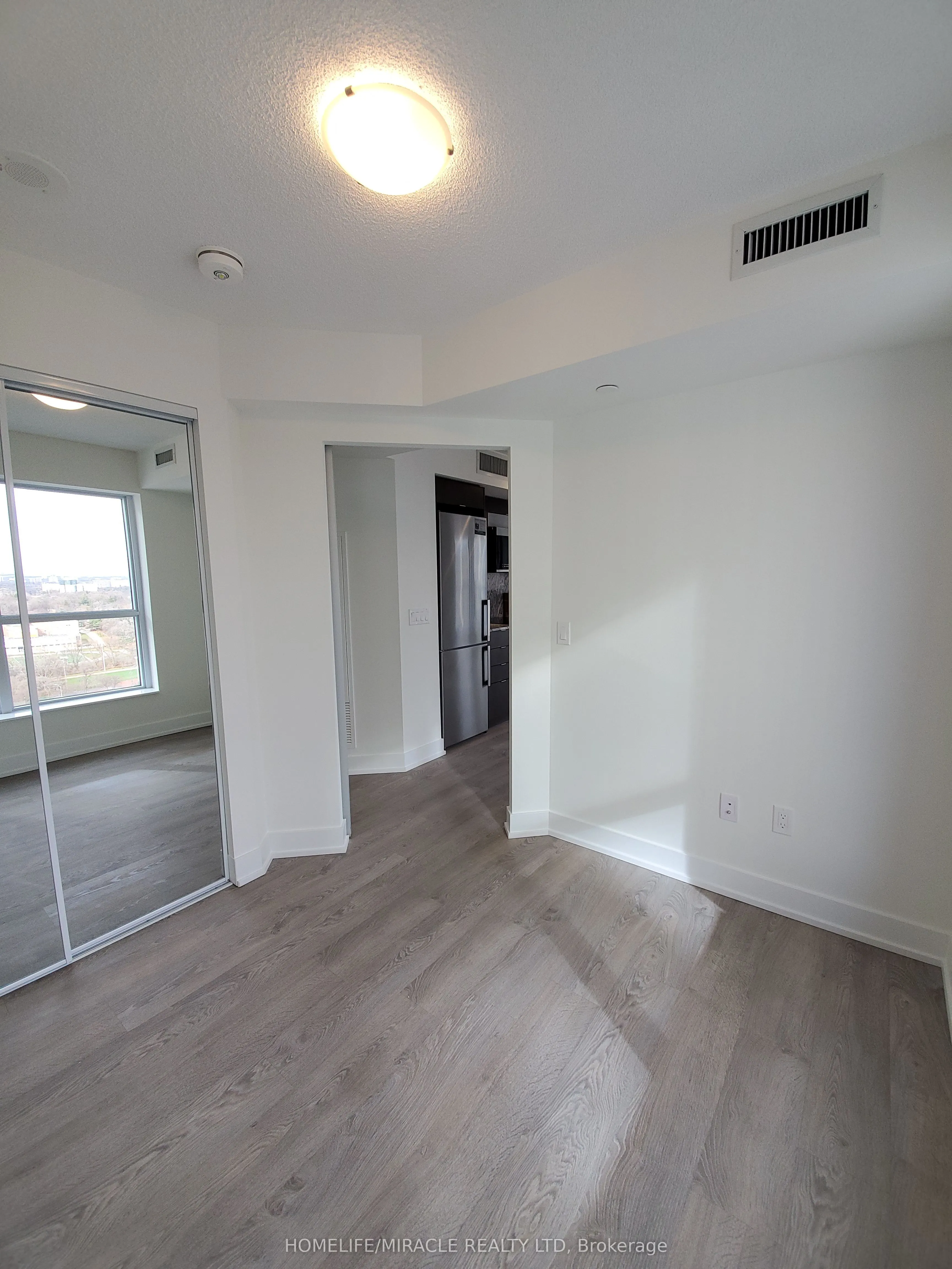 9 Mabelle Avenue, #1818
