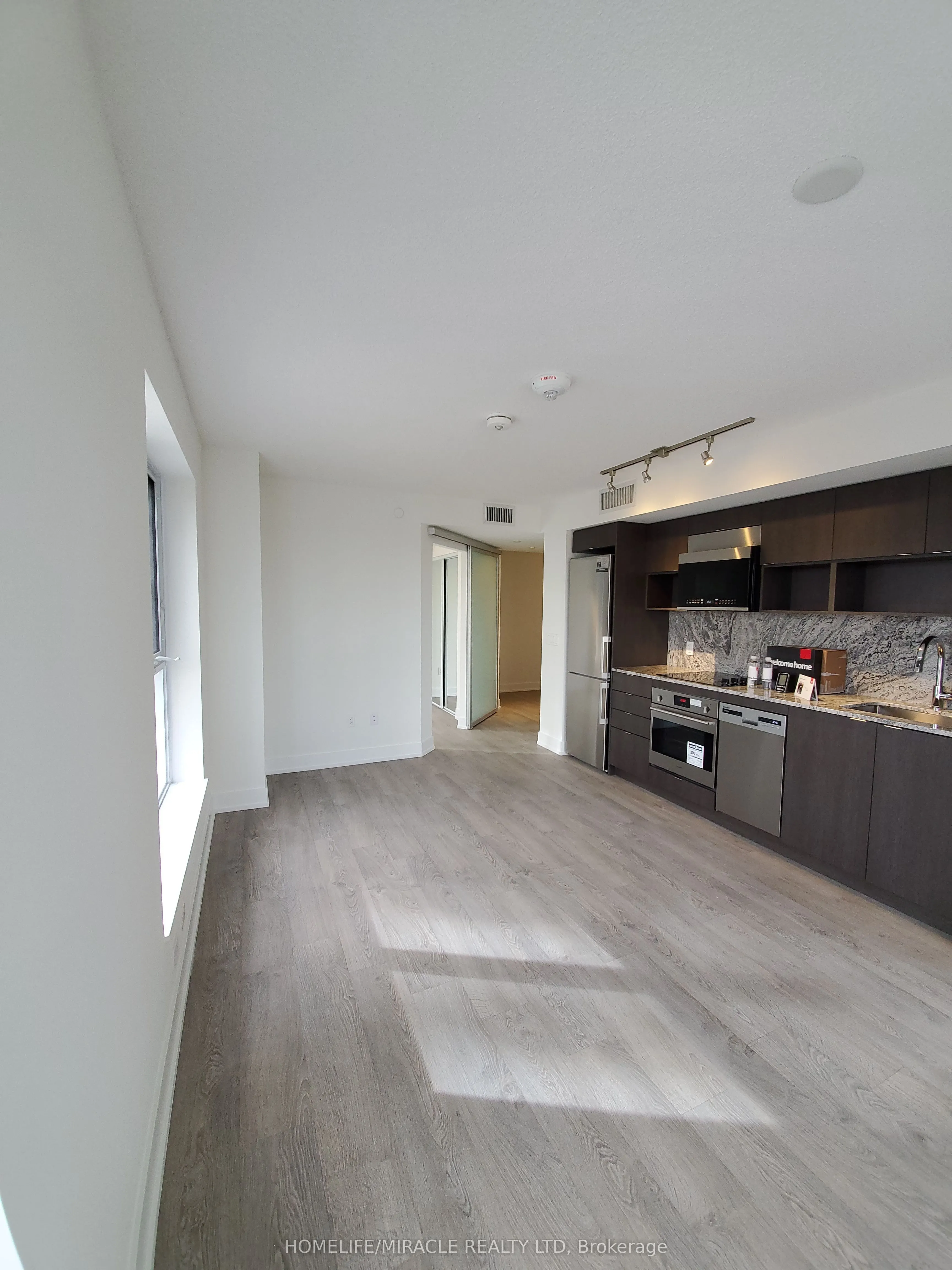 9 Mabelle Avenue, #1818