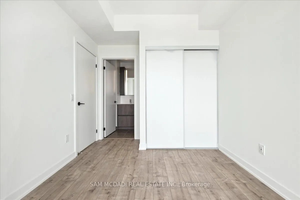 220 Missinnihe Way, #1001