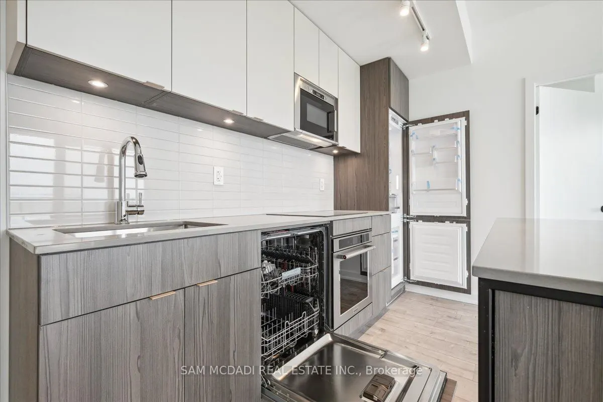 220 Missinnihe Way, #1001