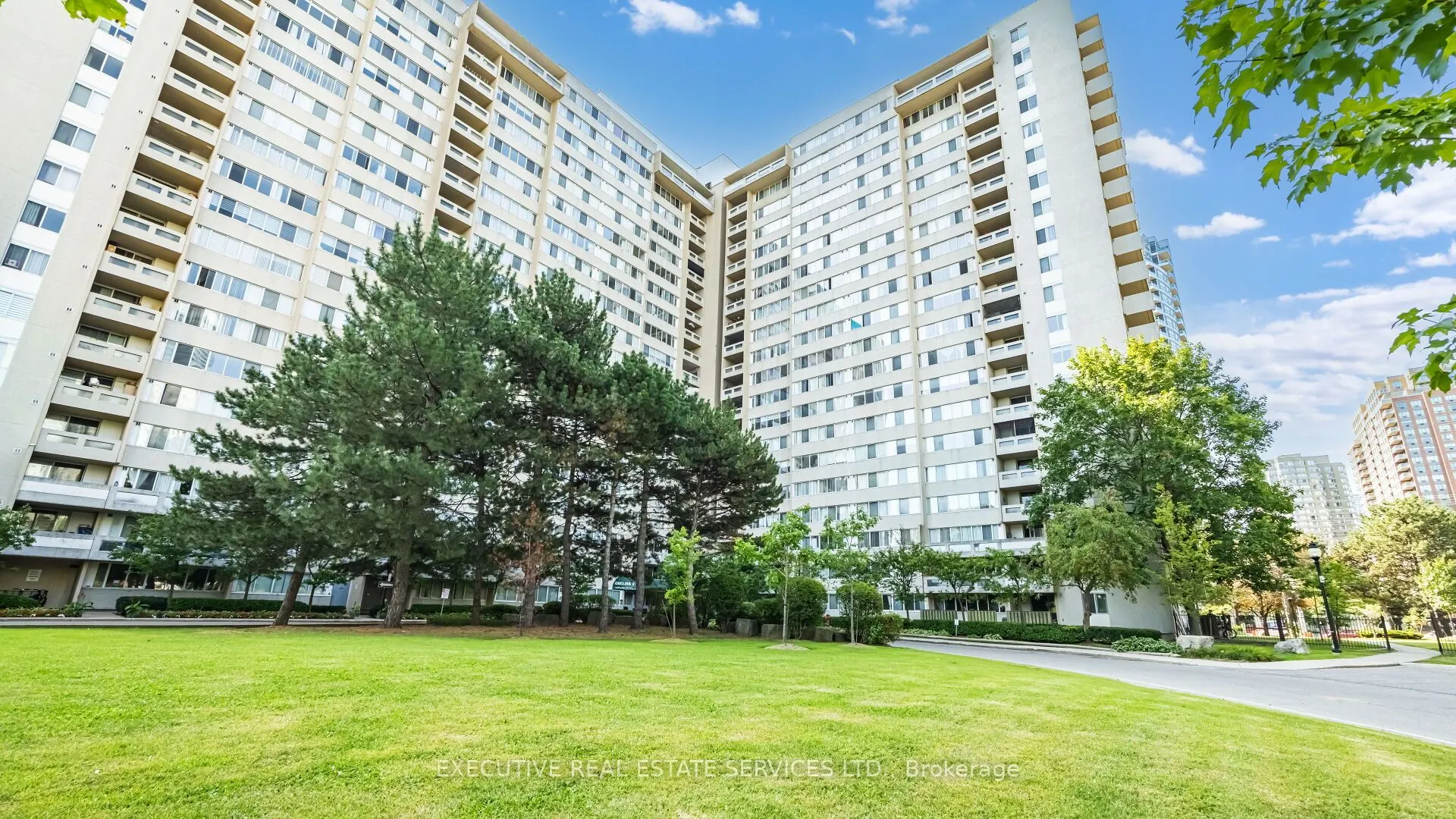3590 KANEFF Crescent, #2002