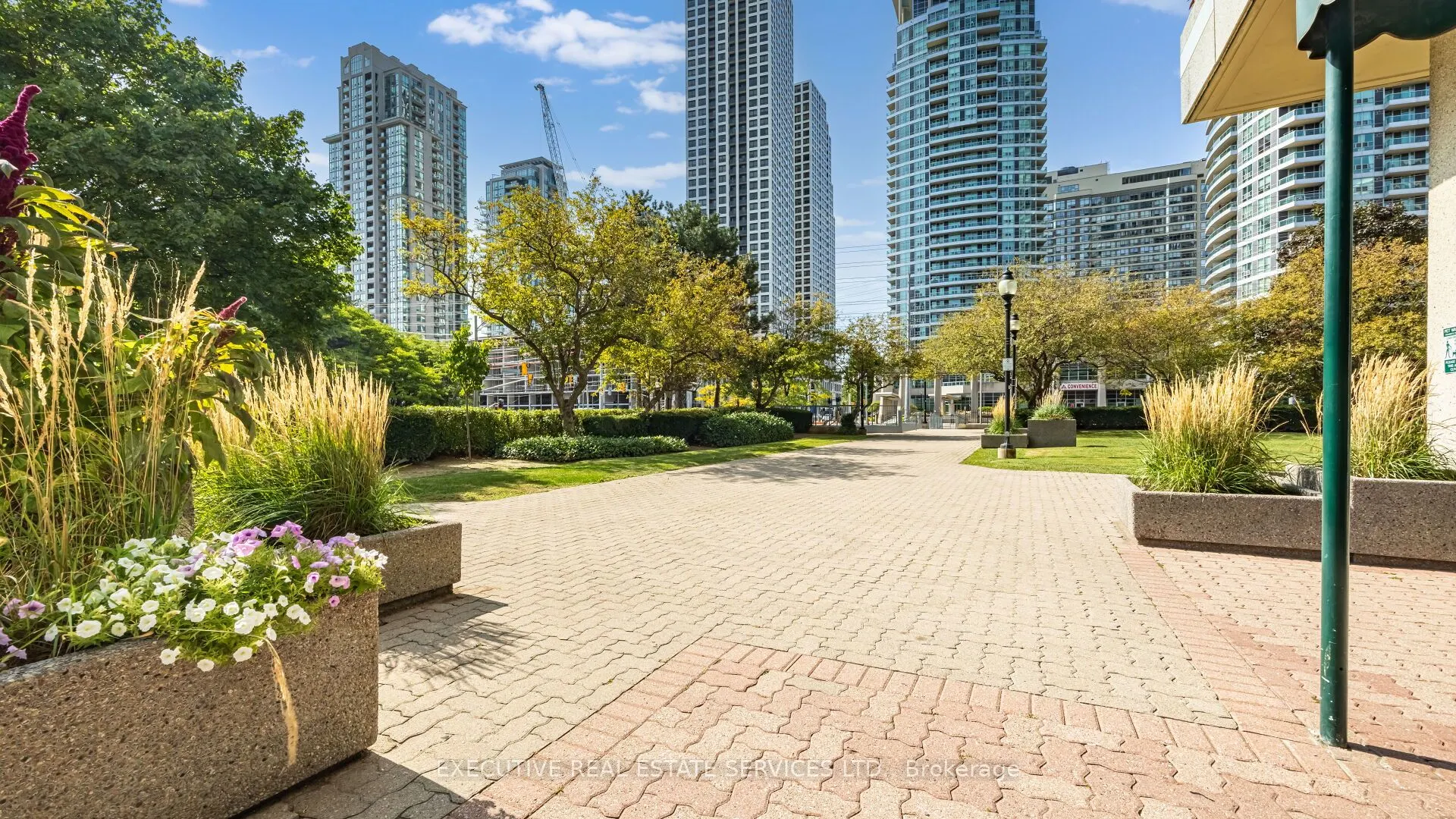 3590 KANEFF Crescent, #2002
