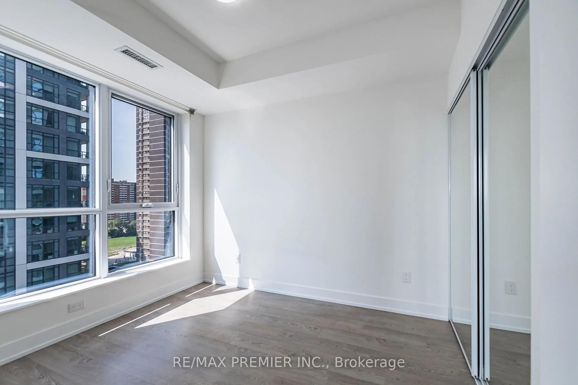 5 Mabelle Avenue, #1029