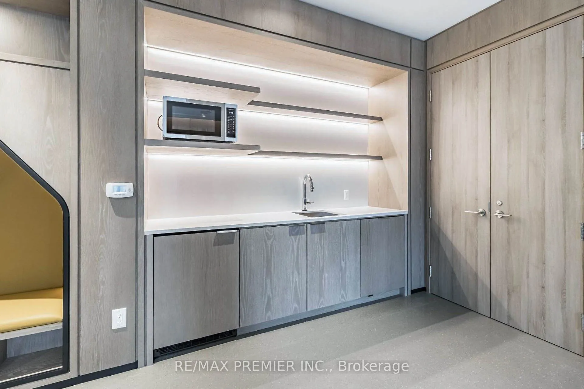 5 Mabelle Avenue, #1029