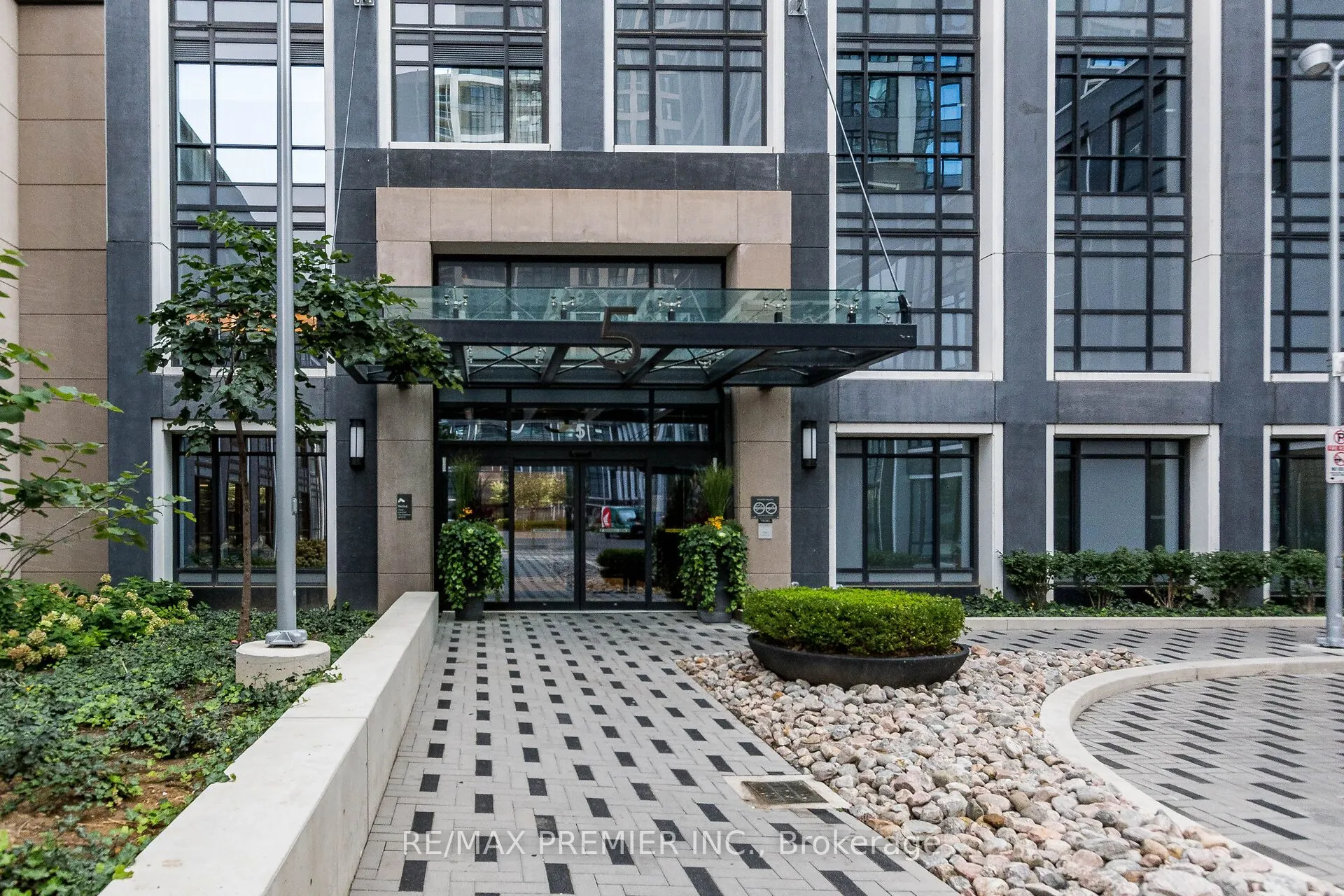 5 Mabelle Avenue, #1029