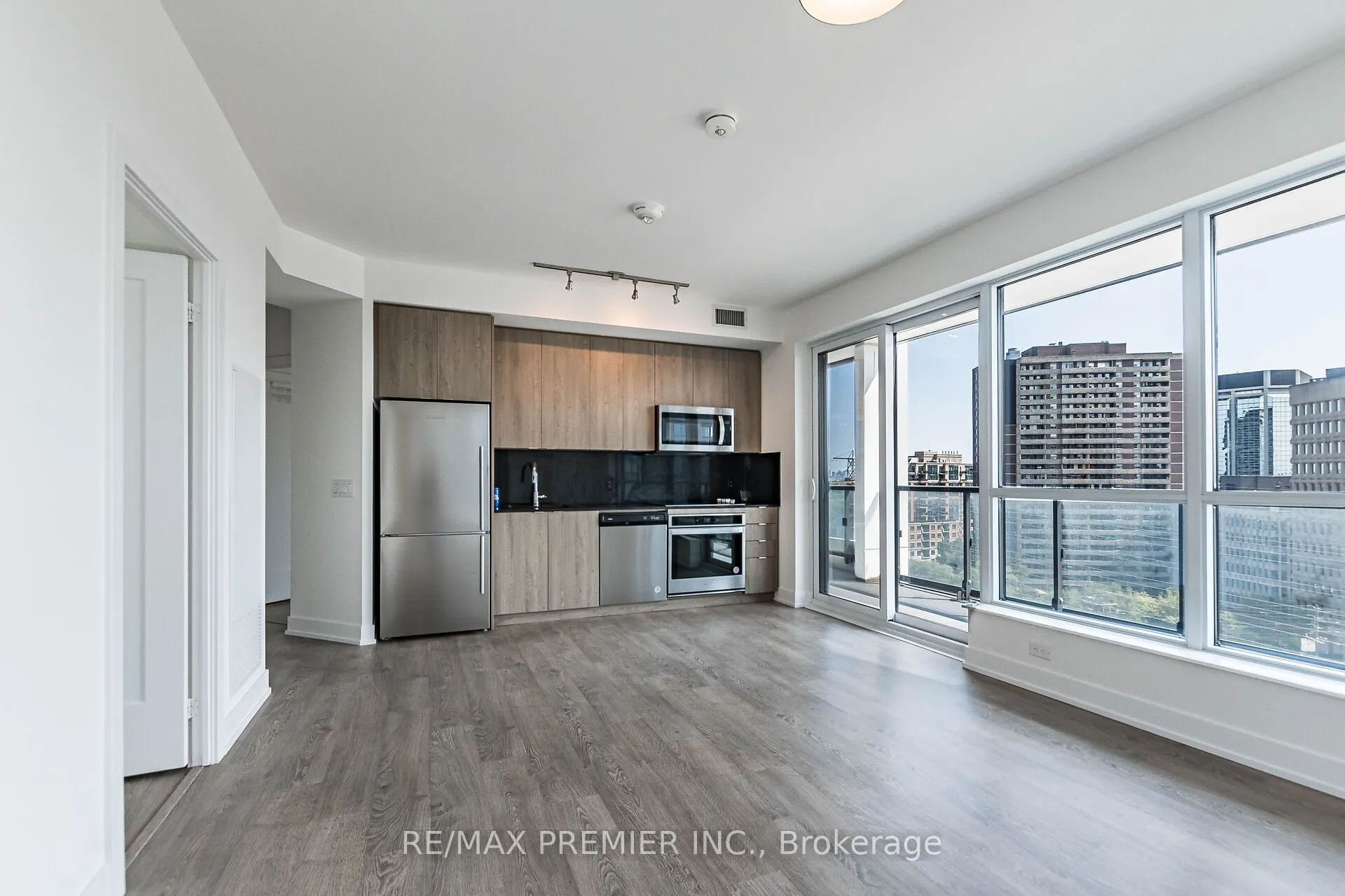 5 Mabelle Avenue, #1029