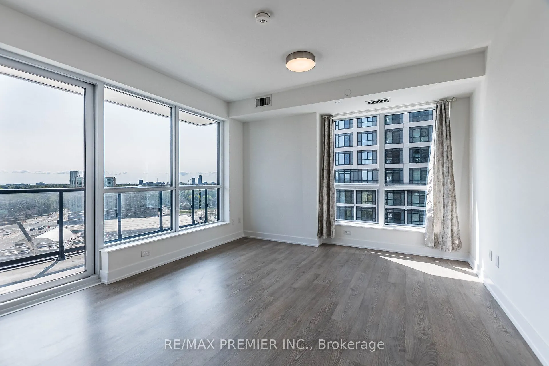 5 Mabelle Avenue, #1029