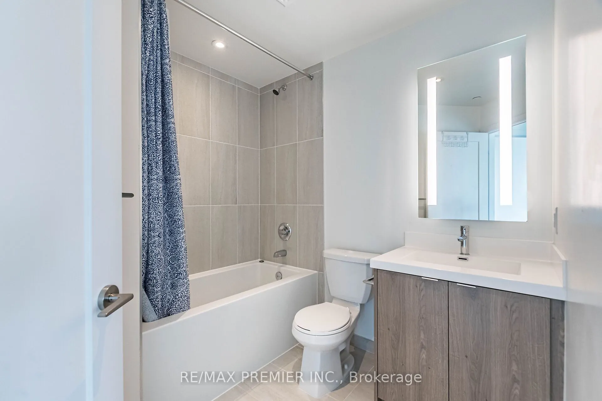 5 Mabelle Avenue, #1029