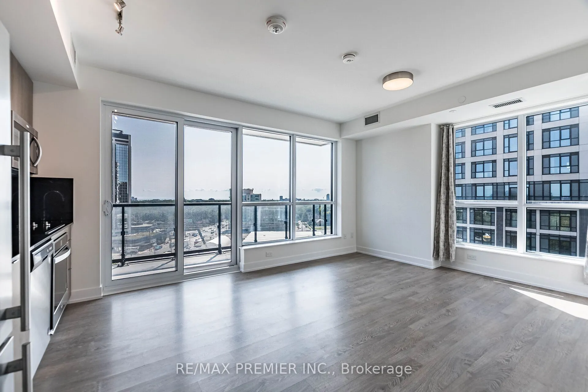 5 Mabelle Avenue, #1029