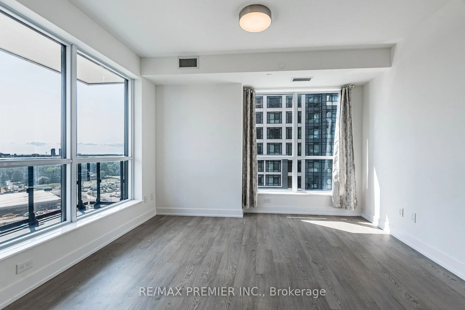 5 Mabelle Avenue, #1029