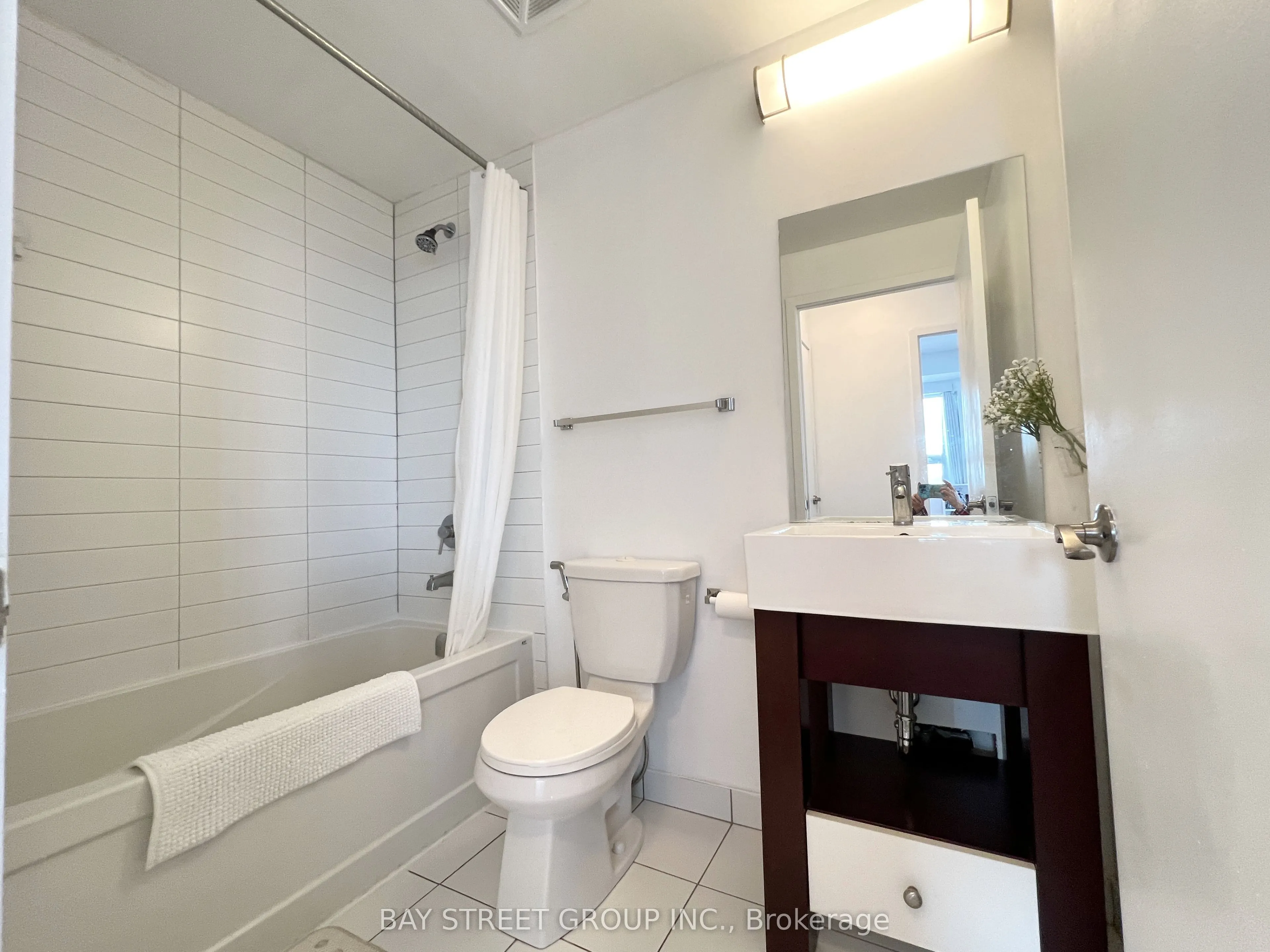 840 Queens Plate Drive, #409
