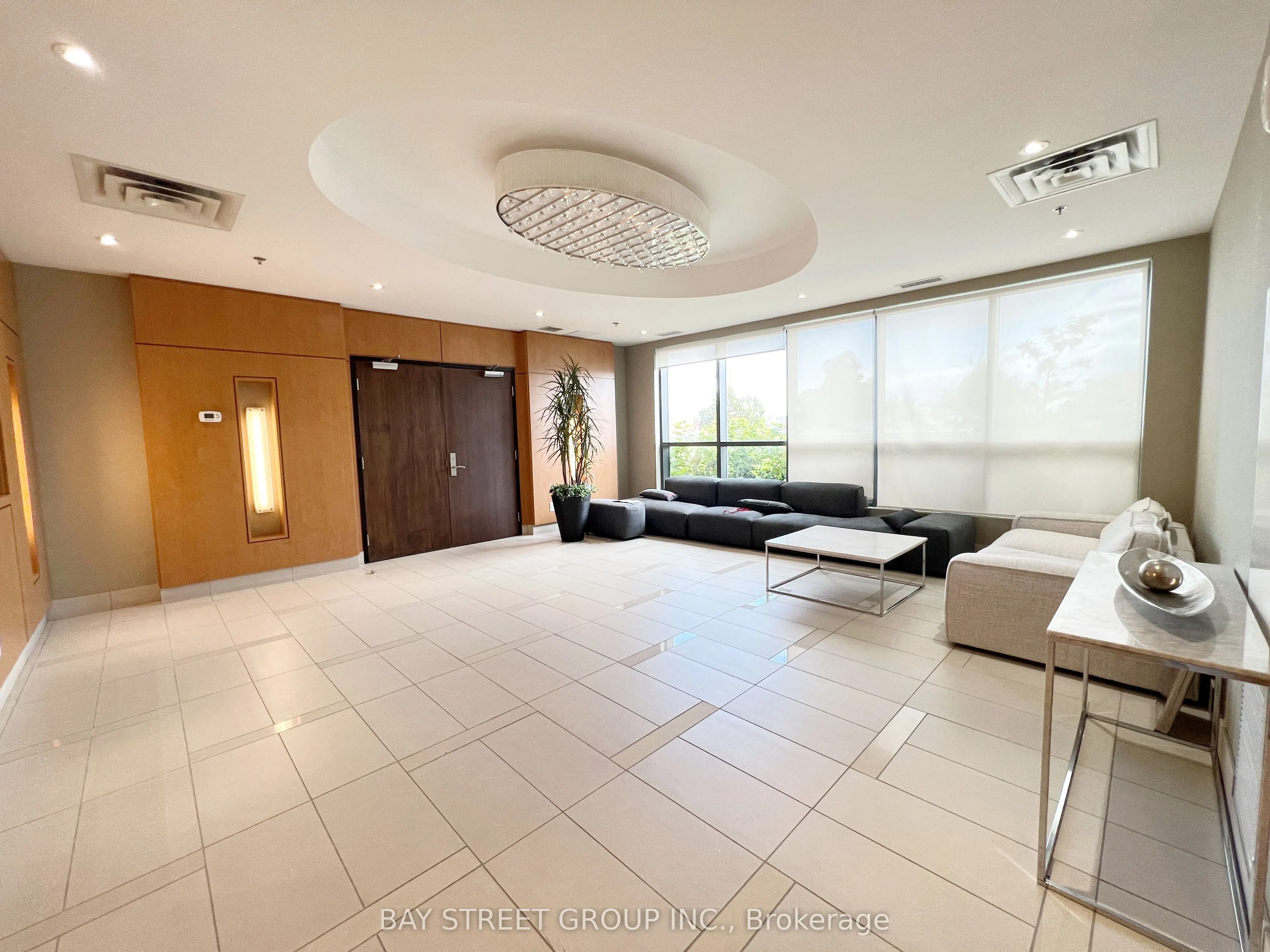 840 Queens Plate Drive, #409