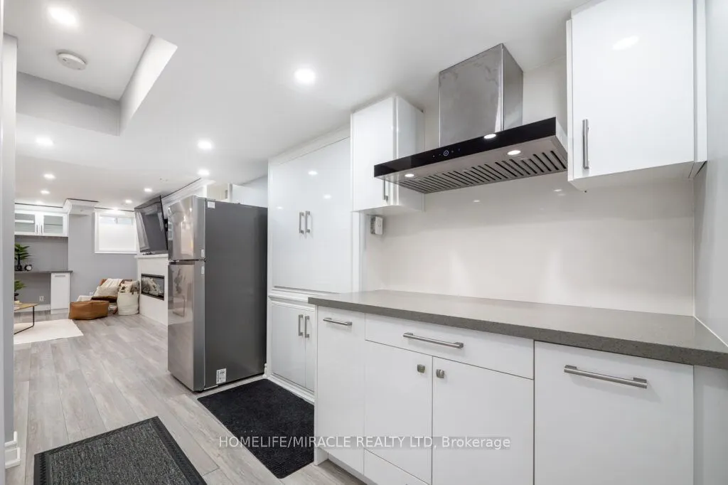 1335 Rose Way