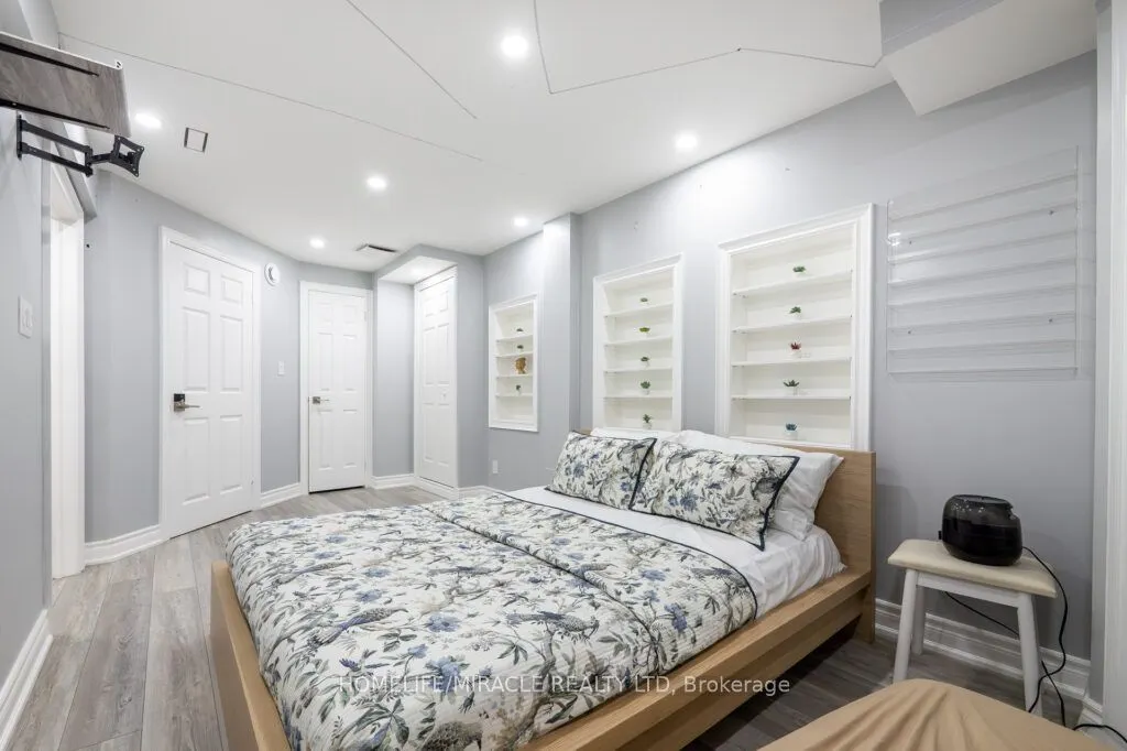 1335 Rose Way
