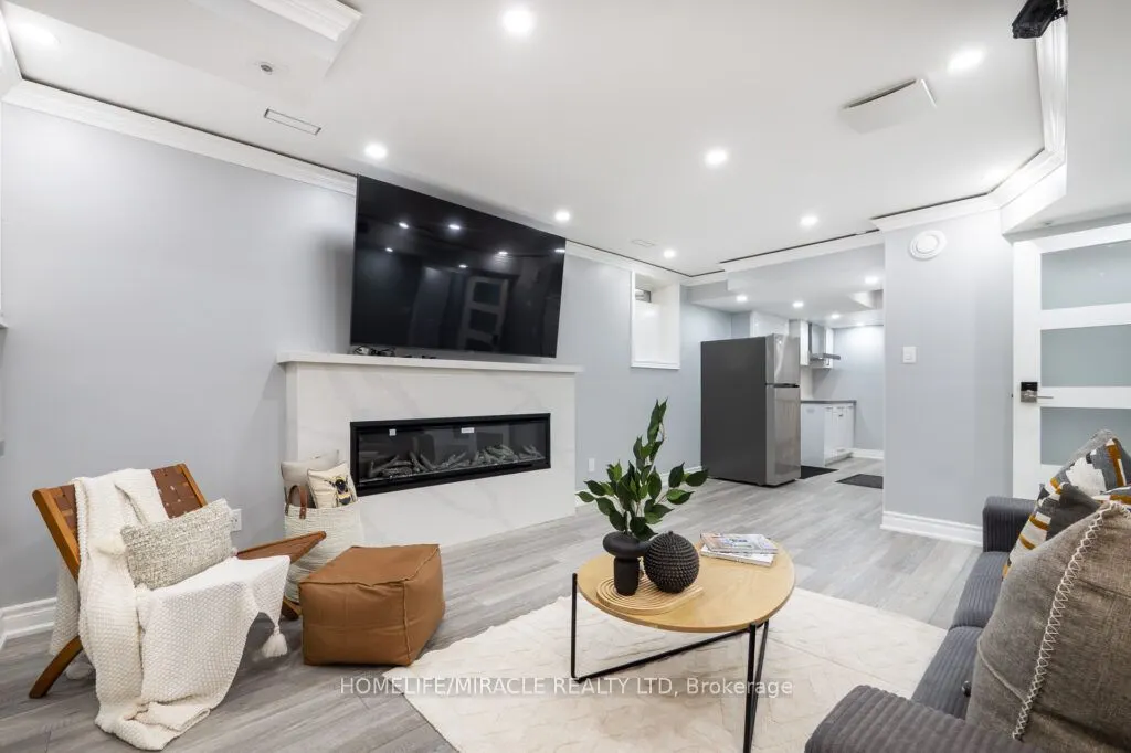 1335 Rose Way