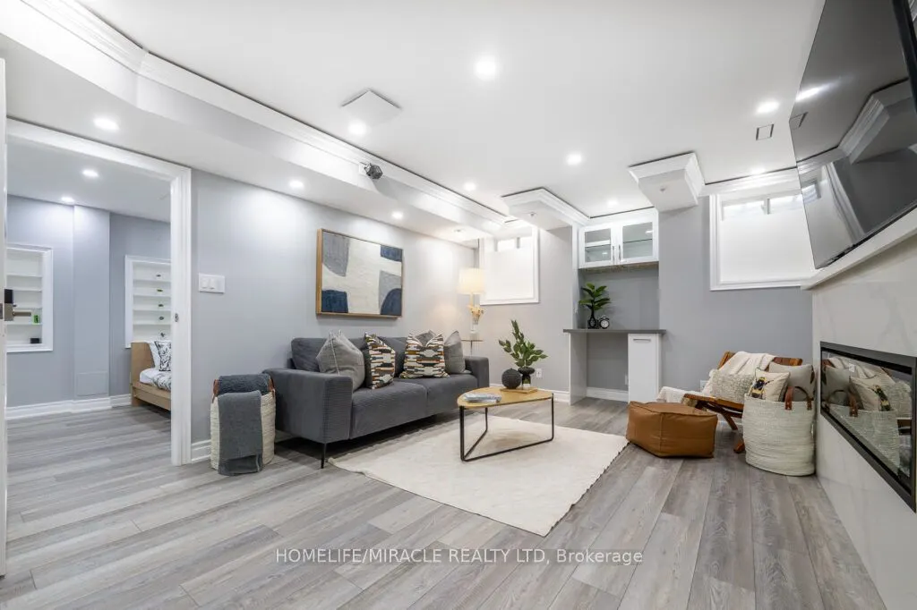1335 Rose Way