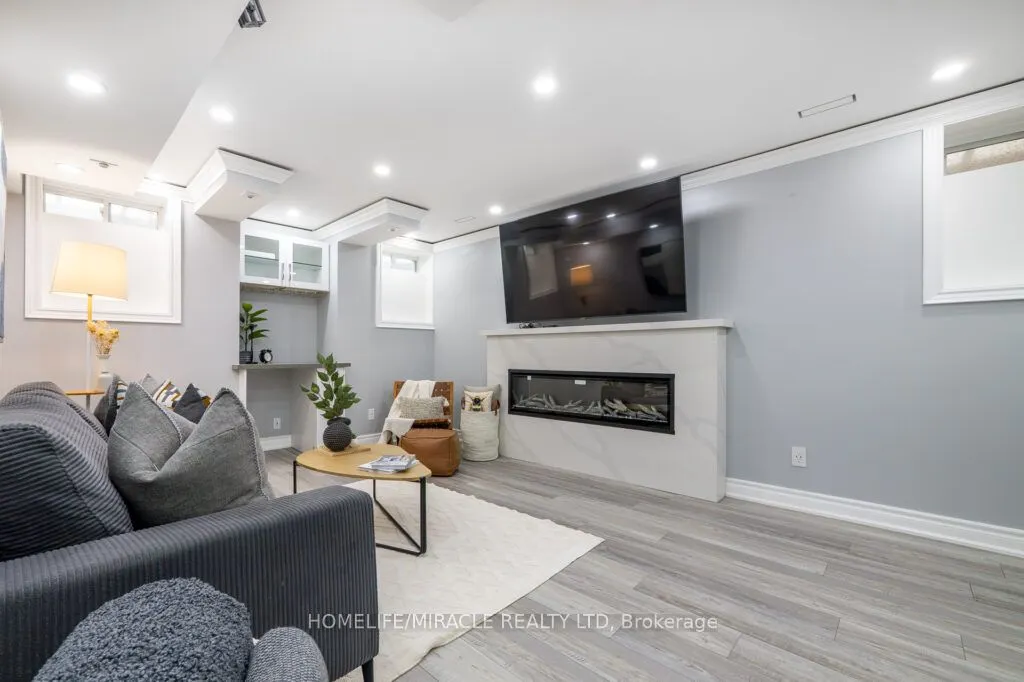 1335 Rose Way