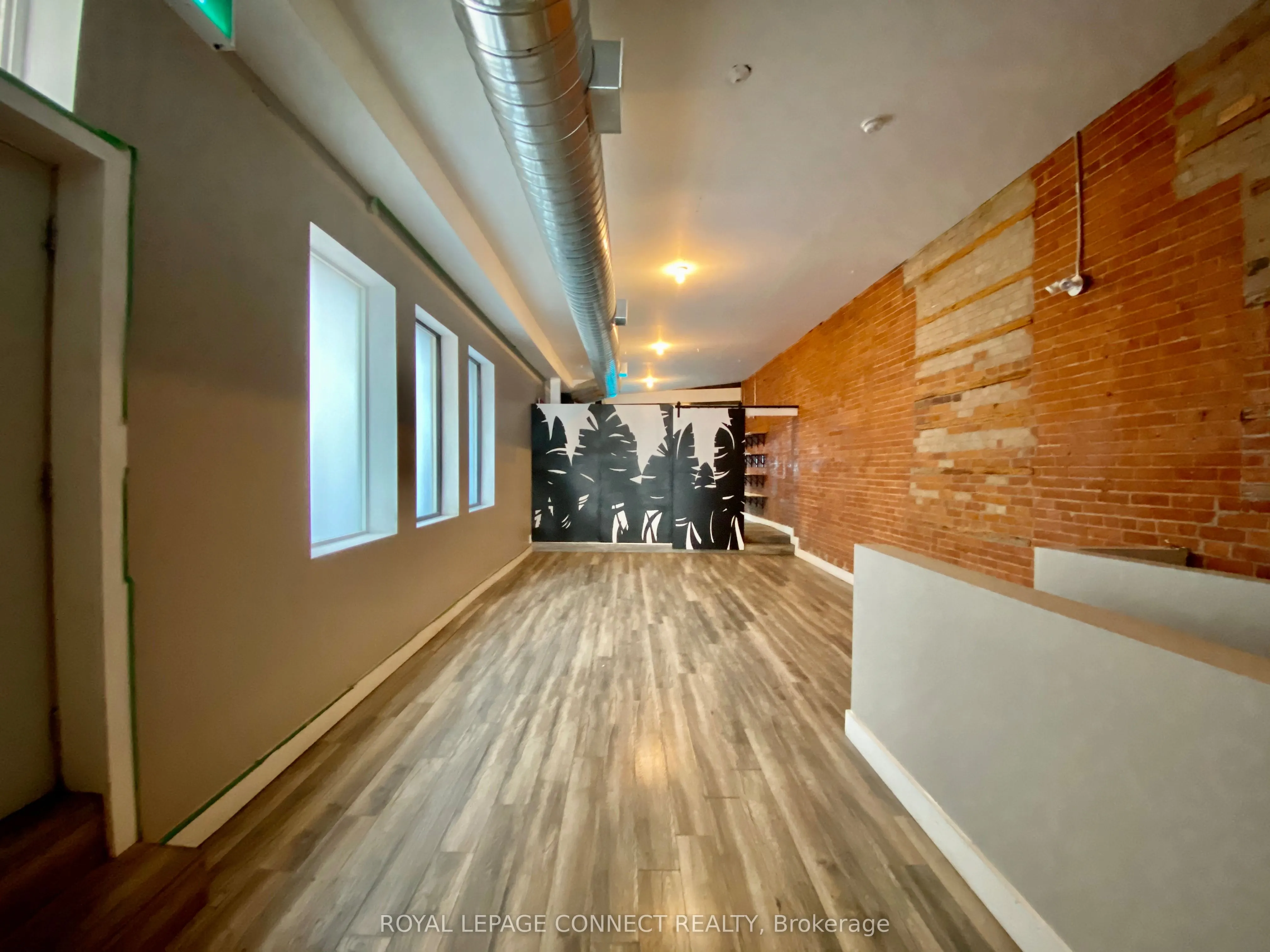 2828 Dundas St Street W