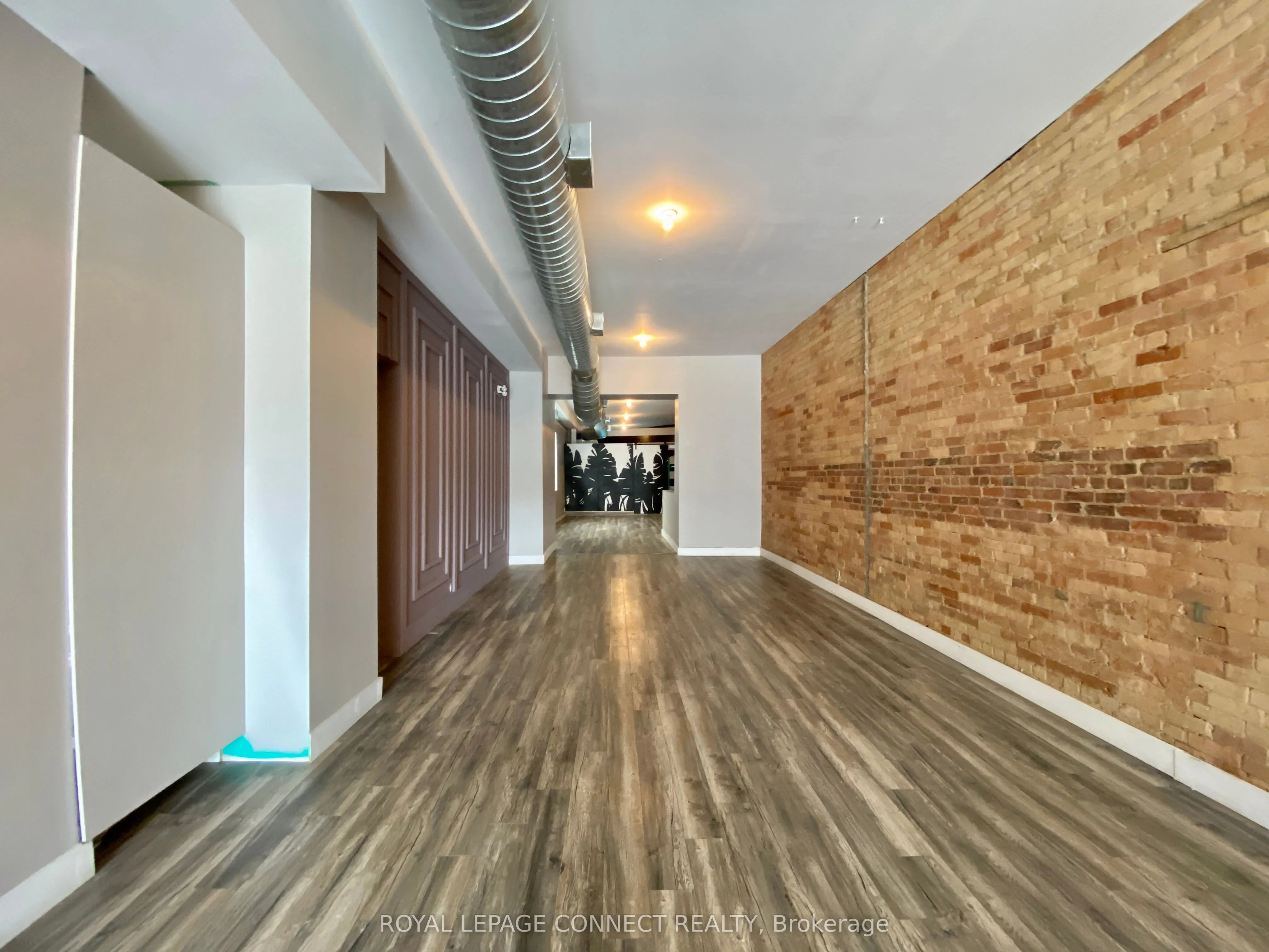 2828 Dundas St Street W