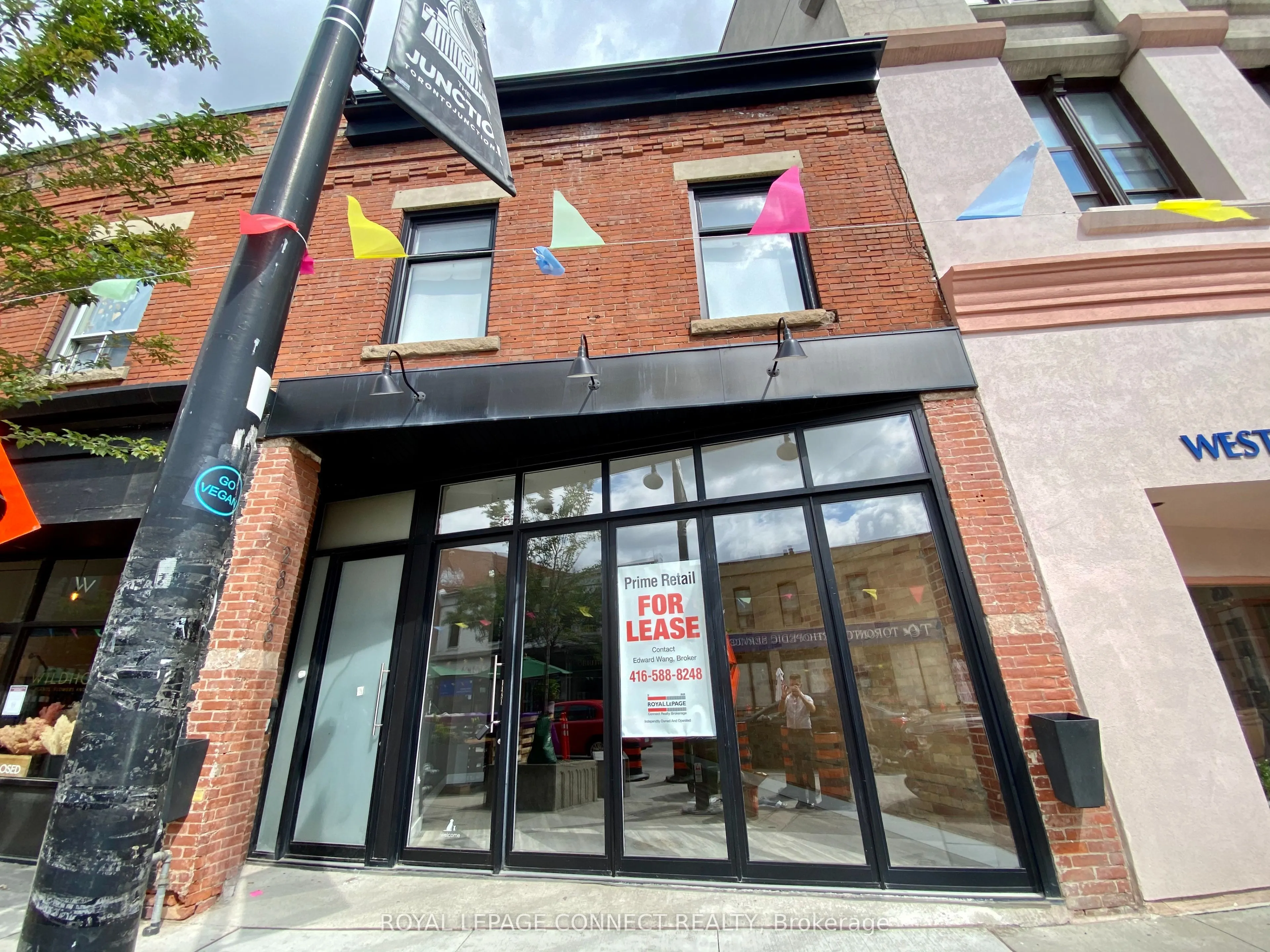 2828 Dundas St Street W