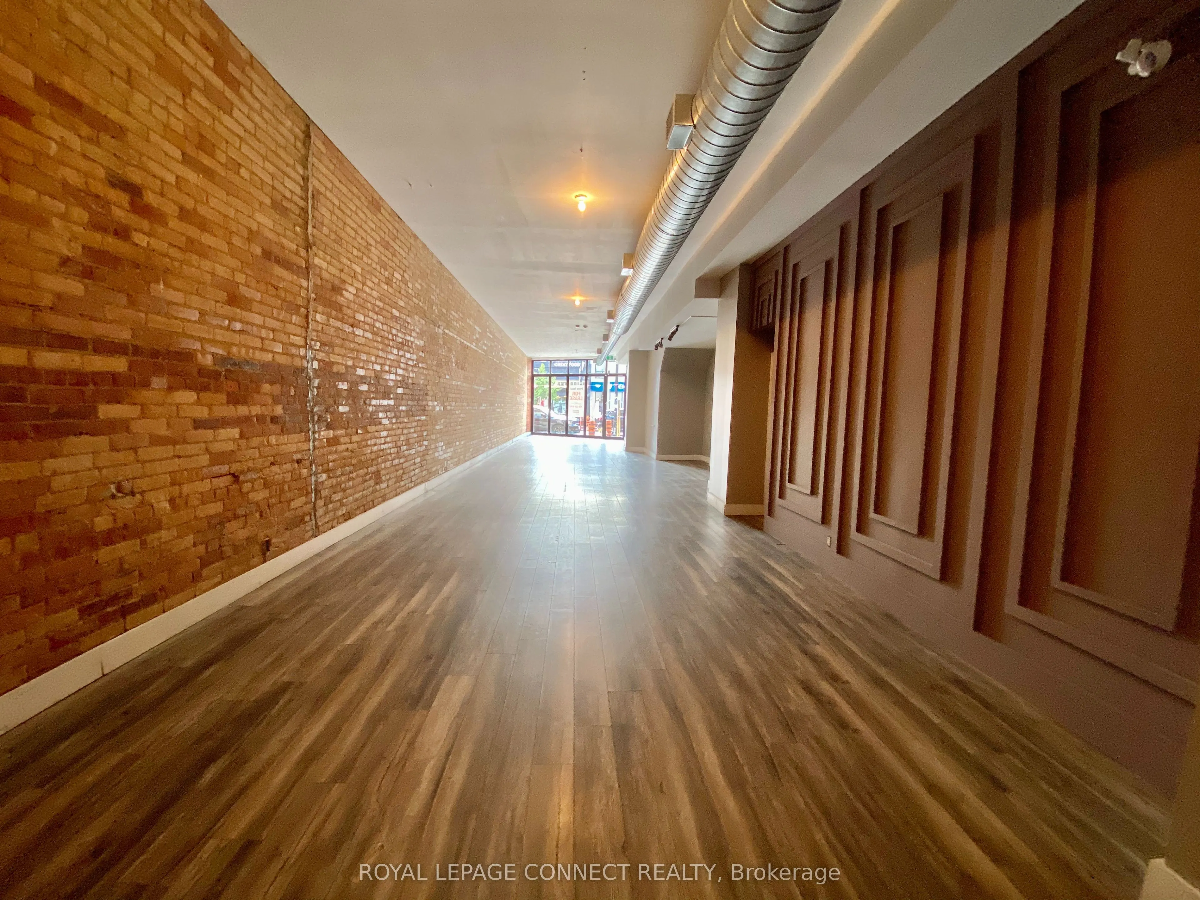 2828 Dundas St Street W