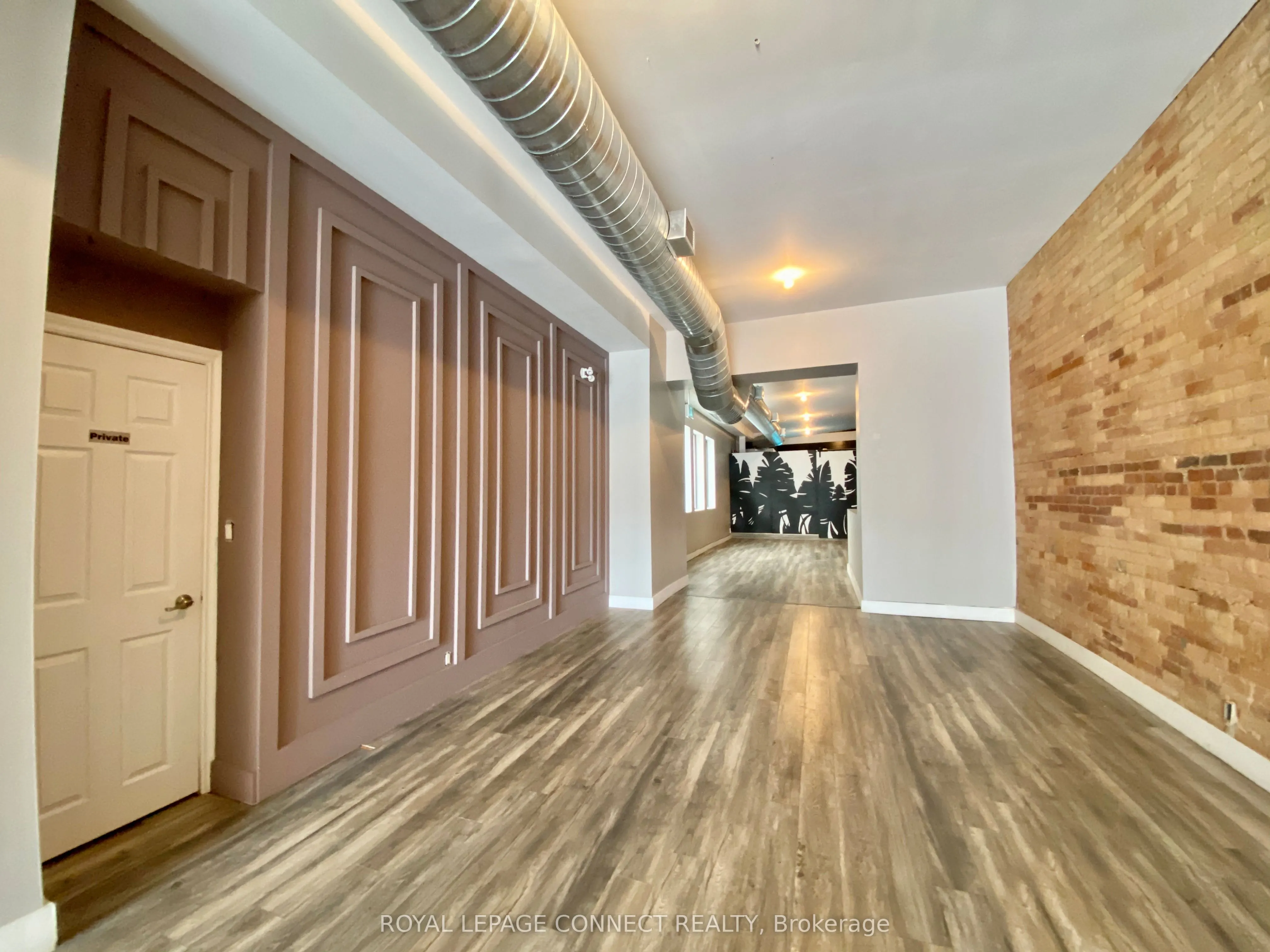 2828 Dundas St Street W