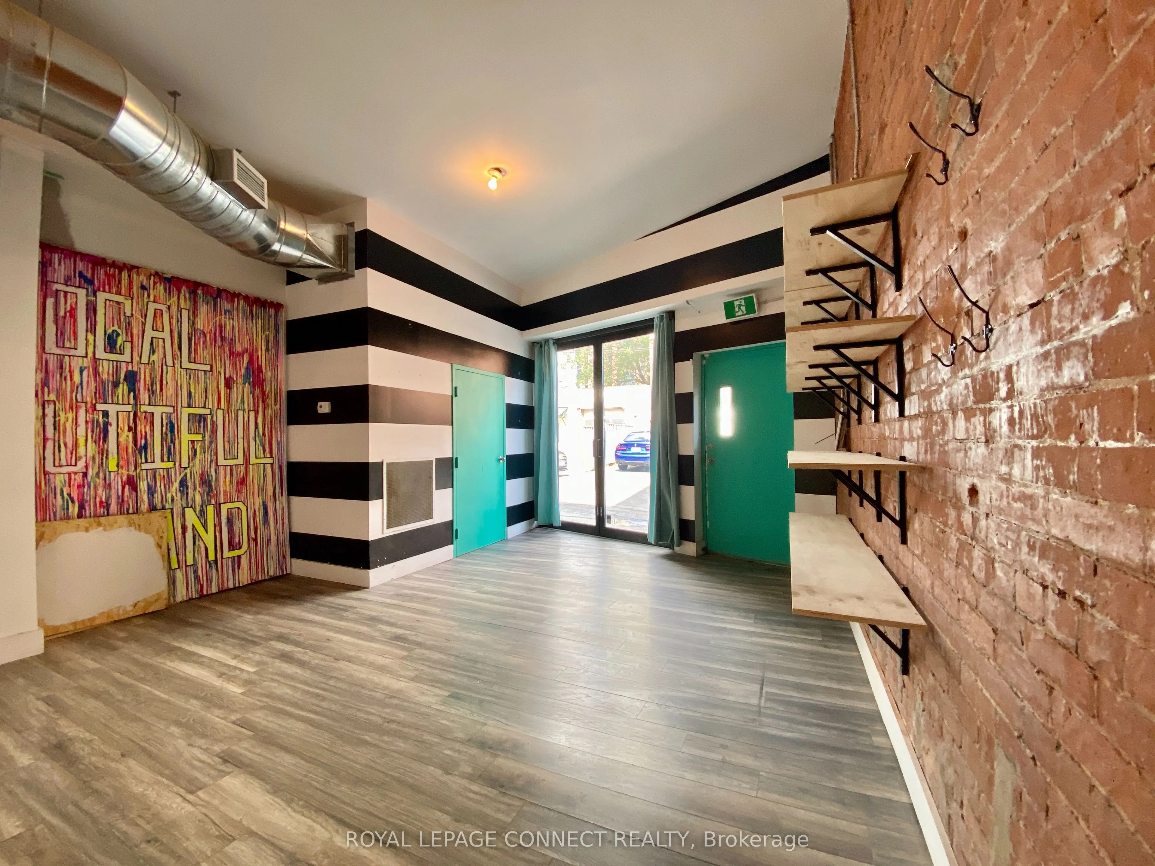 2828 Dundas St Street W