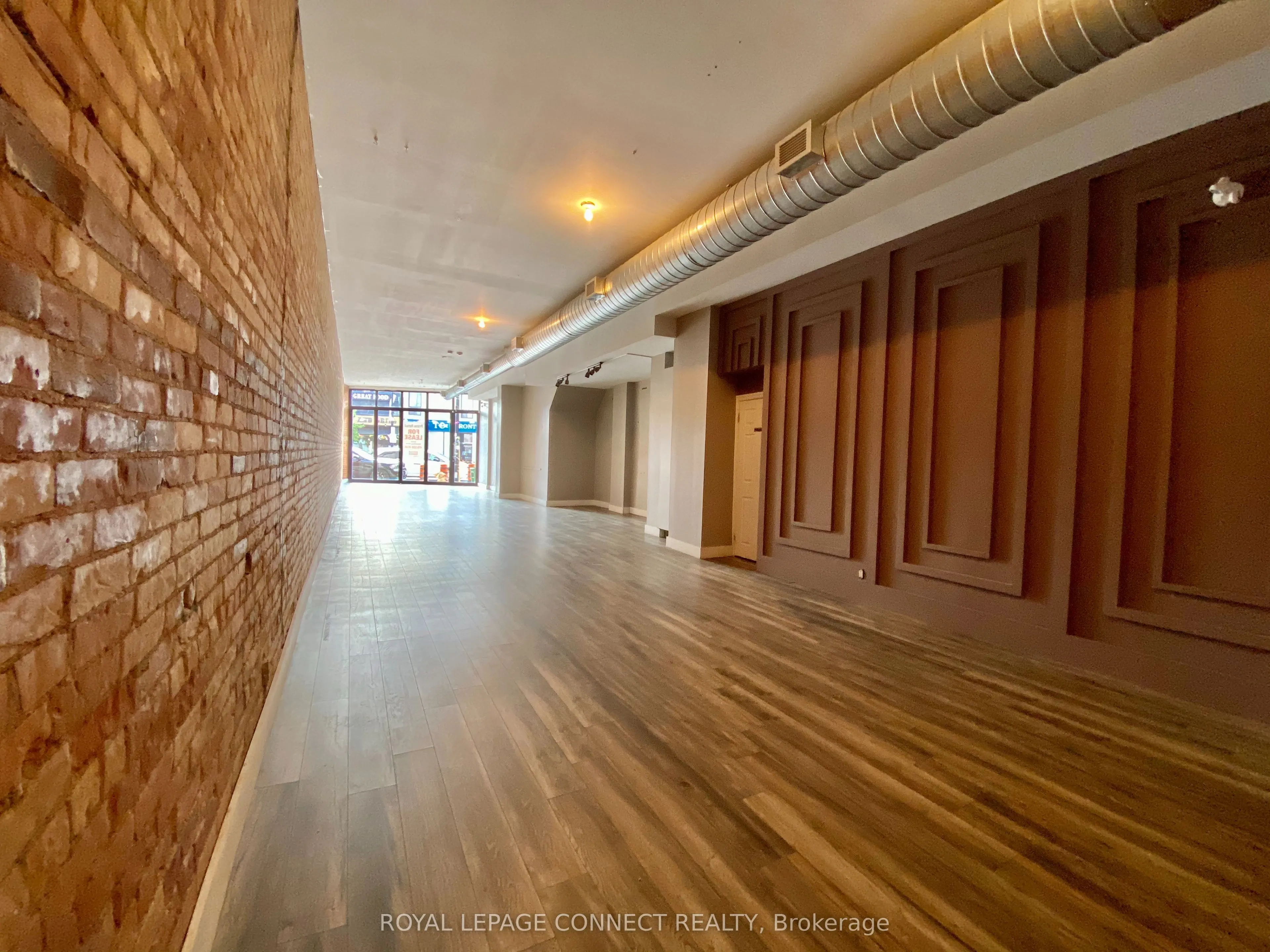 2828 Dundas St Street W