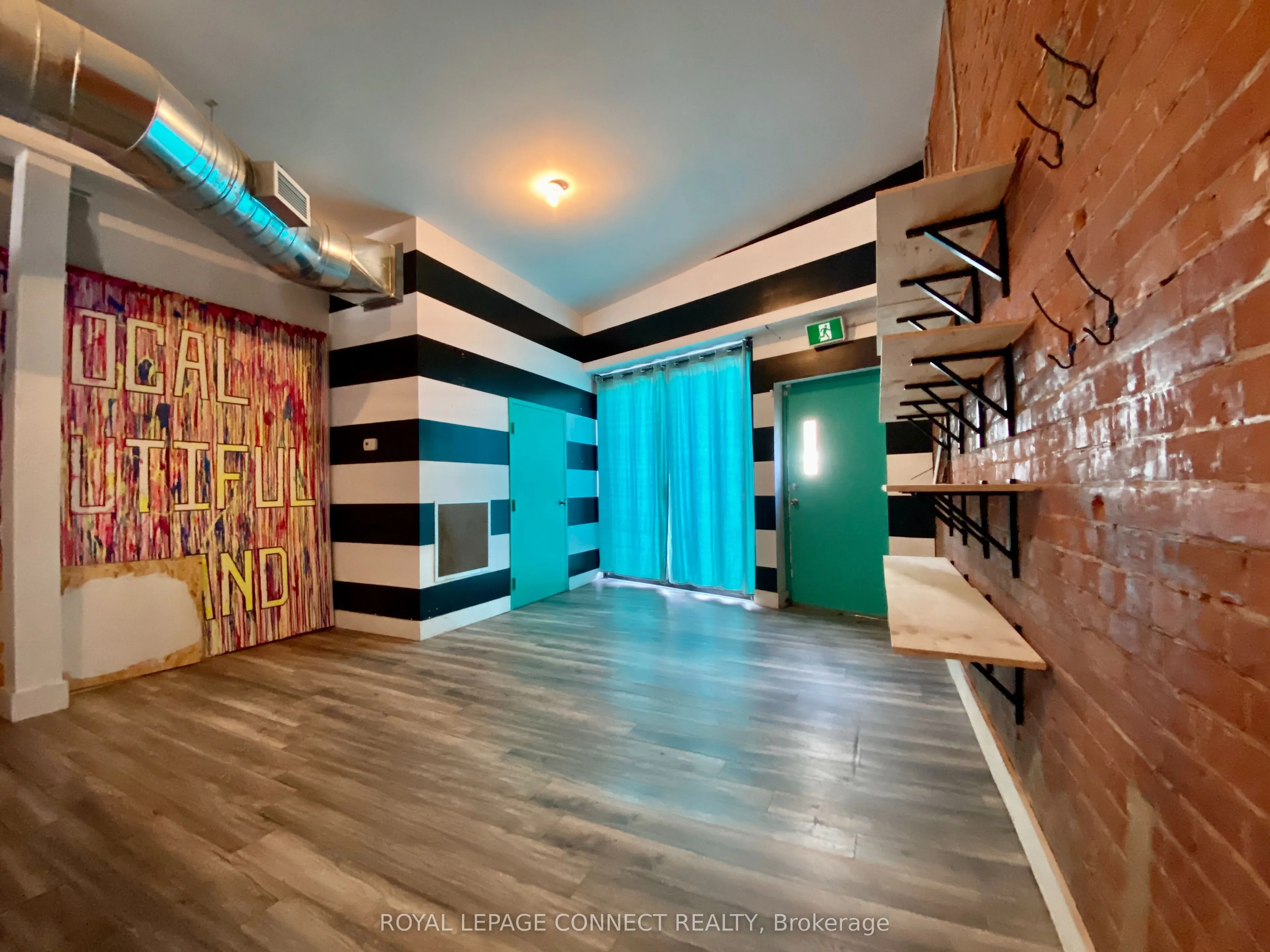 2828 Dundas St Street W