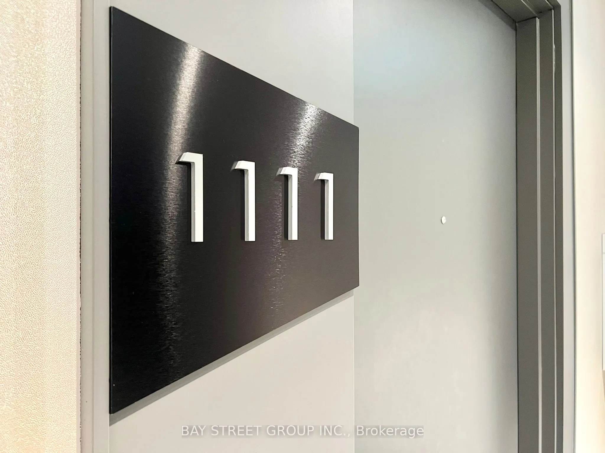 10 De Boers Drive, #1111