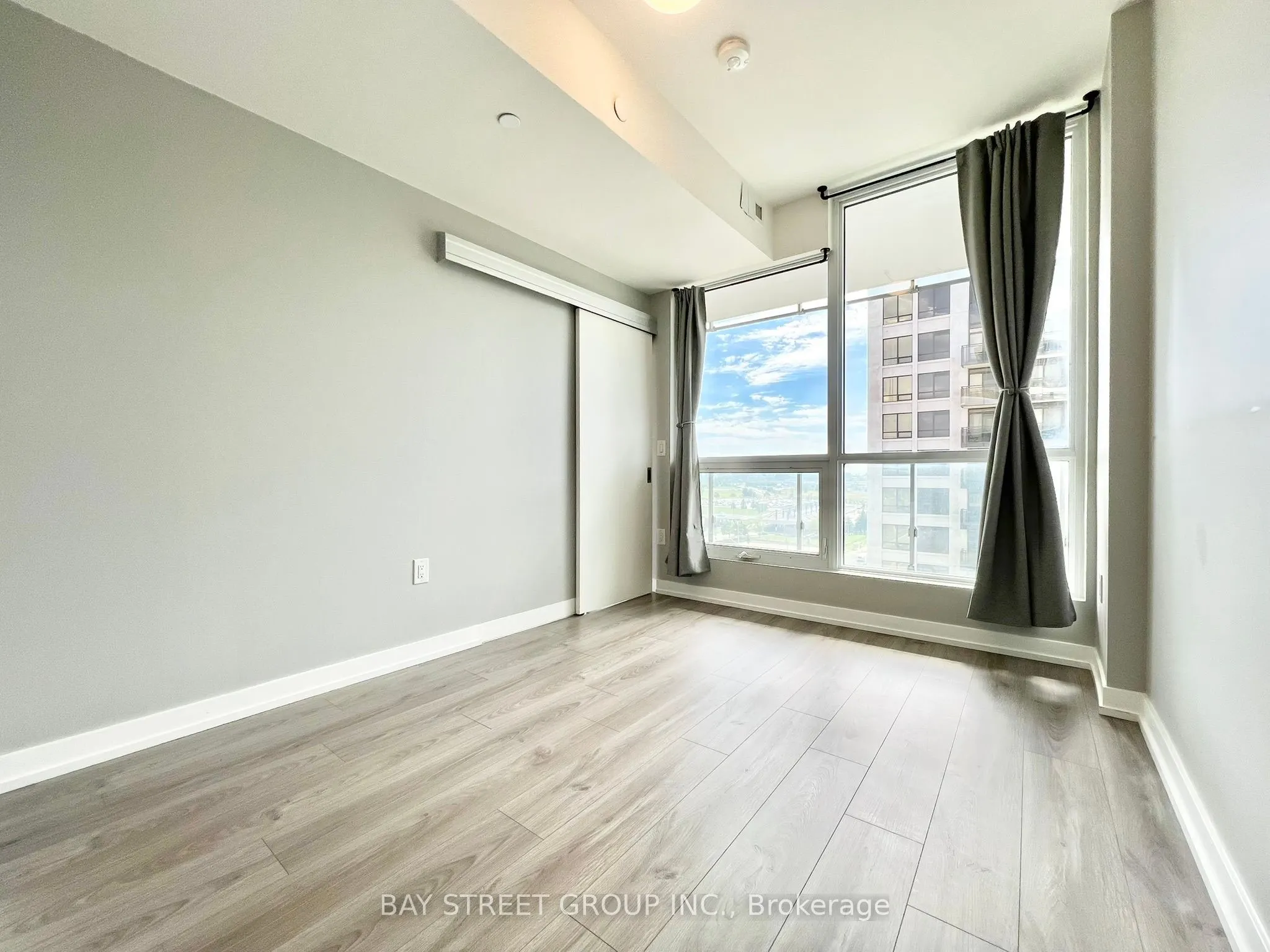 10 De Boers Drive, #1111