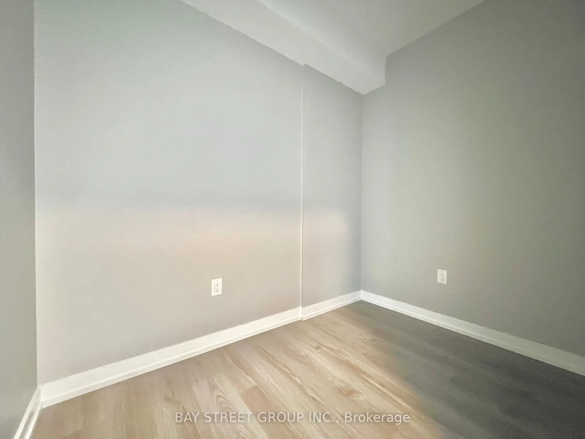10 De Boers Drive, #1111