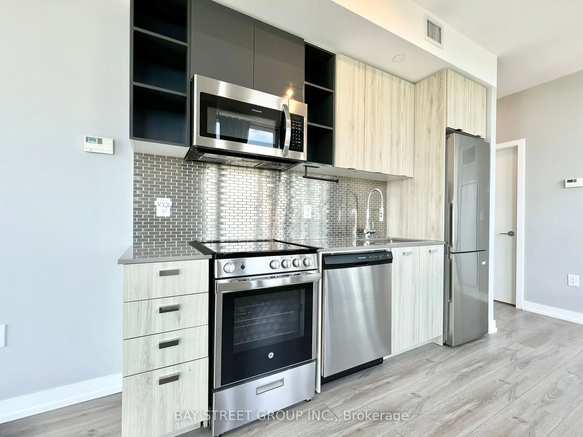 10 De Boers Drive, #1111