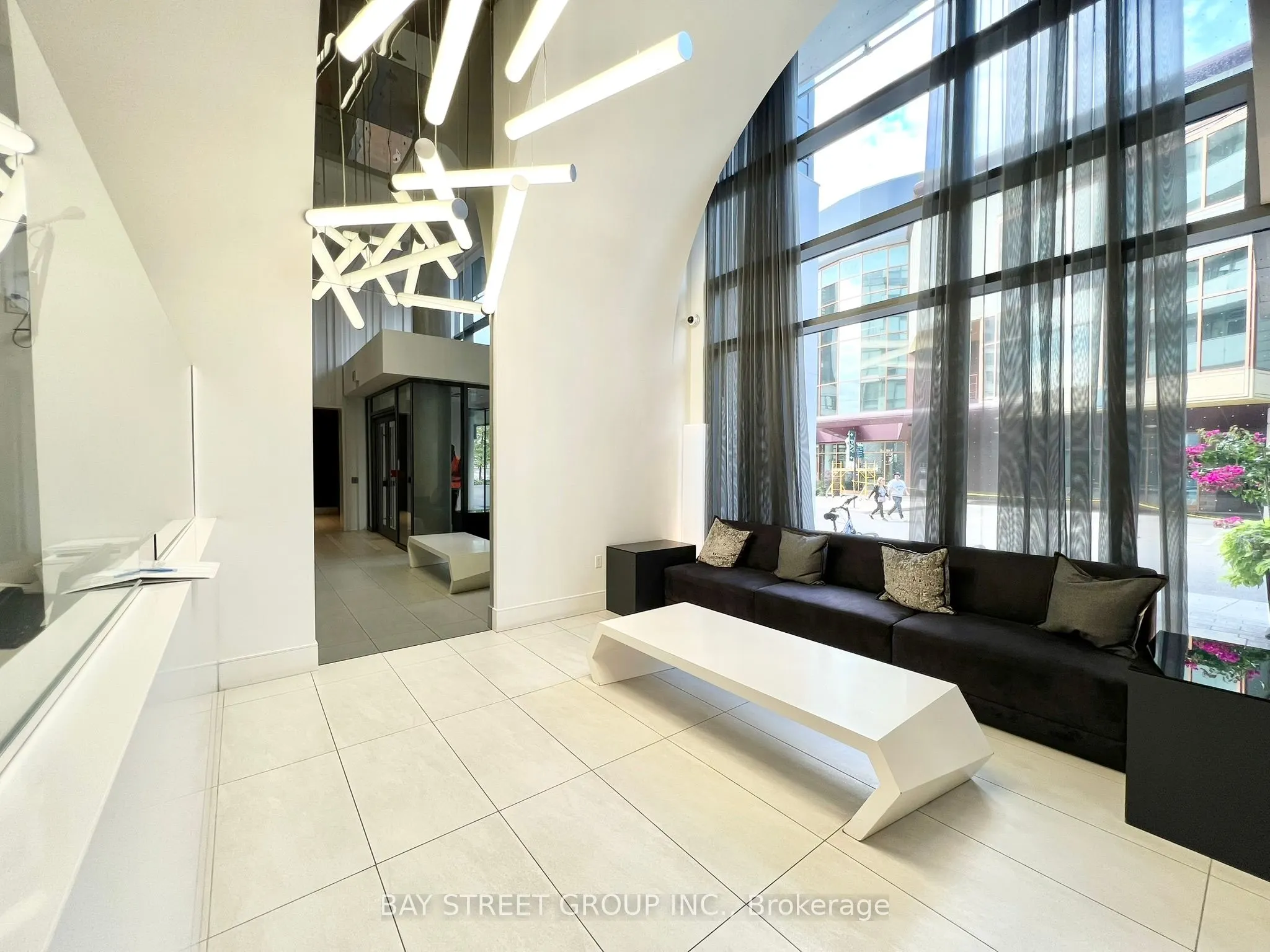 10 De Boers Drive, #1111